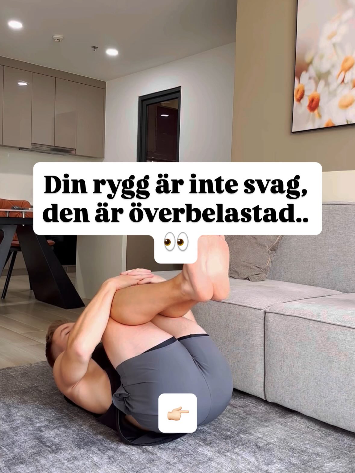 Om du har återkommande värk och stelhet i ryggen är det inget fel på din rygg..
Det riktiga problemet sitter i vilka muskler kroppen använder..
Om ryggen inte får det stöd den behöver från de muskler som egentligen ska ge stöd (i det här fallet ljumskar och höftböjare), tvingas ofta ryggmusklerna hoppa in och hjälpa till..
Då symtomen så småningom visar sig i ryggen, i form av stelhet, spänning och värk, tror många att ryggen är problemet..
Ryggen är bara den del som får ta smällen..det riktiga problemet sitter ofta i att kroppen inte använder stödmusklerna i höfter och ljumskar tillräckligt..
Så istället för att försöka tvinga ryggen att slappna av med massage eller stretch, är det inte smartare gå till roten och lära kroppen att använda de stödmuskler som jobbar för lite, så att ryggen äntligen får en riktig chans att börja släppa taget?
I min gratis 5 dagars hållningsreset får du lära dig mera om hur du ska jobba med kroppen för att få spänningarna att börja släppa på riktigt! ✅
Kommentera ”reset” så skickar jag länken👇🏻
#ryggsmärta #träning #hälsa #ryggträning #stretcha