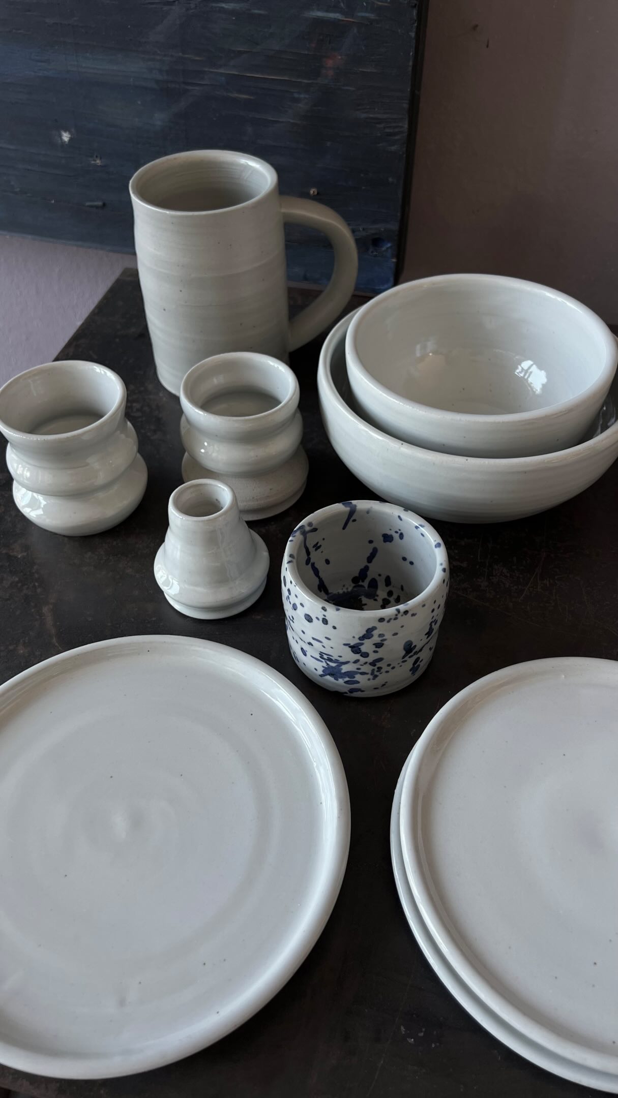 clay, pottery wheel and no time pressure: all I need
CLAY
POTTERY