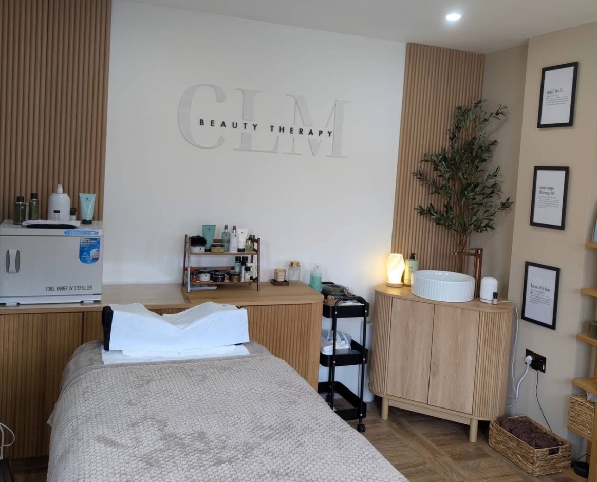 It’s in its new home!👌🏼
Who remembers this stunning wooden unit we shared recently? Doesn’t it look perfect in @_clm.beauty_ space?
This is exactly what we mean when we say we can create your dream no mains water connection unit to suit your decor, style and space.
Thank you for tagging us in your photos, we love seeing your units all set up and in action 🙌🏼
#beautyroom #salongoals #clinicinspiration #portablesink