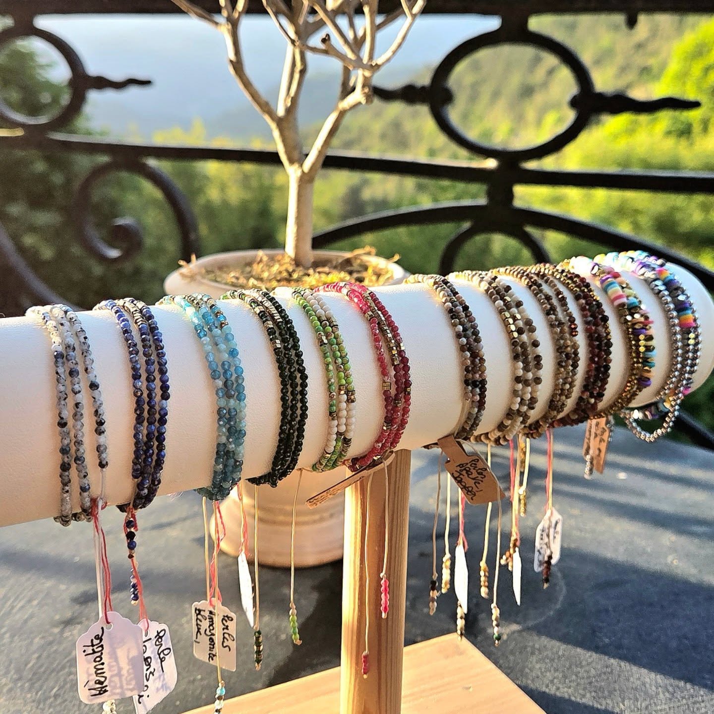 ✨ 𝗡𝗼𝘂𝘃𝗲𝗮𝘂𝘁𝗲 𝗮𝘂 𝗰𝗮𝗯𝗶𝗻𝗲𝘁 ✨
J’ai le plaisir de vous proposer en dépôt-vente de magnifiques bracelets triple tour en pierres naturelles 💎
En lapis-lazuli, hématite, apatite, jaspe rouge, amazonite et bien d’autres...
Confectionnés par passion par @lili.calin06 !
Élégants, intemporels et faciles à porter au quotidien, ils apportent une touche bohème et raffinée à toutes vos tenues 👌
💫 Tarif :
• 18 € le bracelet,
• 15 € l’unité à partir de 2 bracelets achetés !
Un petit coup de cœur parfait à offrir… ou à garder pour soi. 🫶
___________
Magnétisme & Bien Etre ✍️
📍24Bis Av. Cochrane Menton
Immeuble Saint Georges Entrée B - RDC
📲 07.88.06.02.06