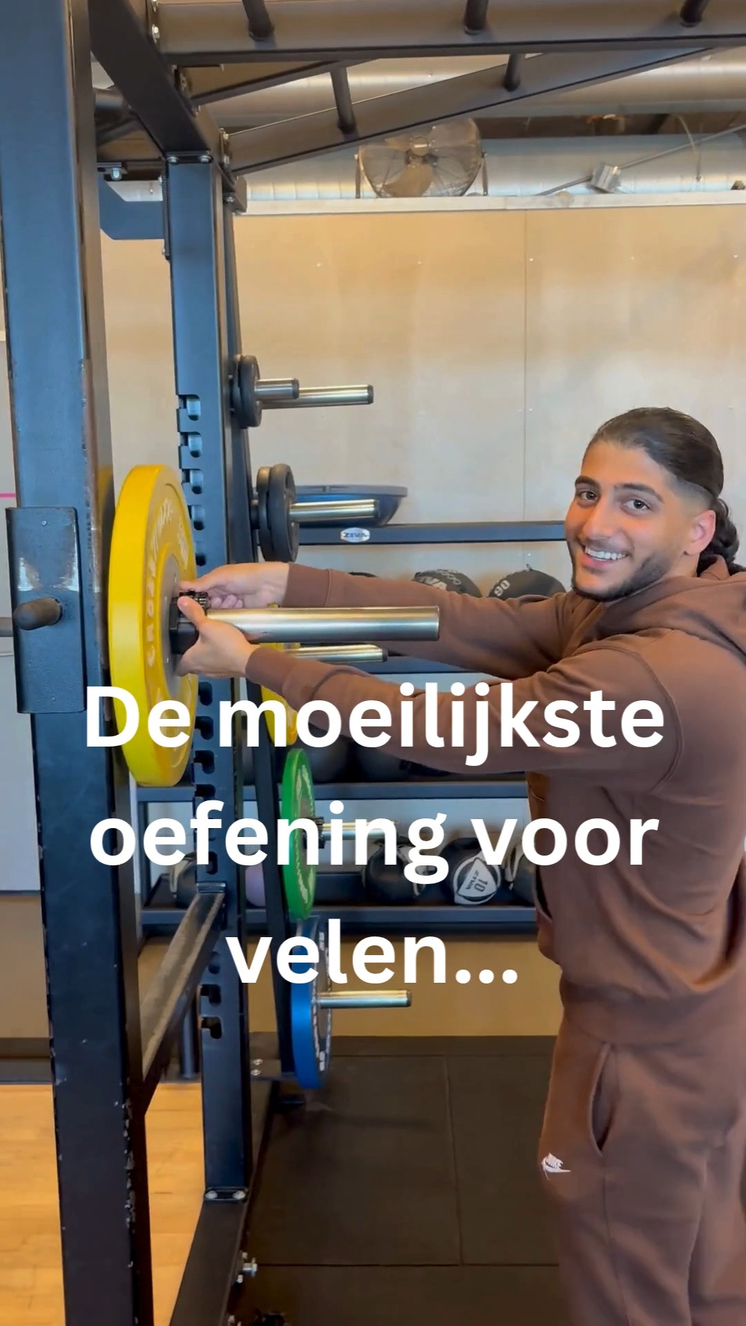 De workout was geen probleem, maar deze laatste reps (aka de gewichten terugleggen/hangen) zijn voor velen nét te zwaar. 😭🏋️♂️
Leg je gewichten even terug voor de volgende sporter! 💛
#lifeandkicking #gymhumor #gymlife #lifeandkickingcommunity #ijburg