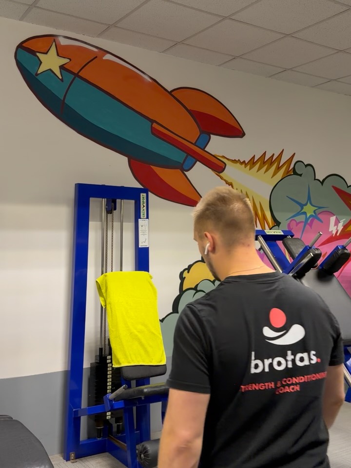 Eat in my own kitchen 🏋🏽♂️💪🏽#brotasfitness
~
Vyšší míra autenticity a moje nohy ve výstavbě. 🤯
#legday #strengthandconditioning #kentoyafitness #praha10