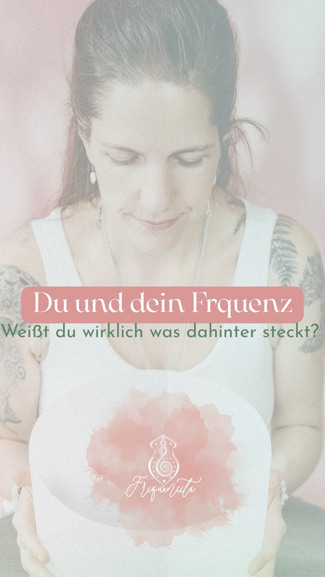 Heute Abend ist es soweit und ich freue mich wirklich riesig auf diesen Raum.
Verkörpere deine Frequenz öffnet heute um 19 Uhr seine Türen und wir tauchen gemeinsam in eine Erfahrung ein, die nicht nur über den Kopf geht, sondern über deinen Körper, deine Stimme, dein Nervensystem und deine eigene Wahrnehmung.
Wir werden gemeinsam durch die fünf Körperebenen reisen, mit Stimme, Frequenz, Klang und Regulation arbeiten und erforschen, wie sich Verkörperung eigentlich wirklich anfühlt, wenn sie nicht nur verstanden, sondern erlebt wird.
Und ich freue mich ehrlich gesagt besonders auf den heutigen Abend, weil gestern beim Soundcheck die Entscheidung gefallen ist, dass auch live gedejt wird. Das bedeutet, dass der Seelengesang heute Abend gemeinsam mit Frequenzmusik und Mantra-Musik live gemischt wird und wir dadurch noch tiefer in diese Klangreise eintauchen können.
Wenn du also Lust hast, nicht nur zuzuhören, sondern wirklich in Frequenz, Stimme und Wahrnehmung einzutauchen, dann bist du heute Abend von Herzen eingeladen.
Mach es dir gemütlich, zieh die Kuschelsocken an und bring einfach dich selbst mit.
Kommentiere dieses Video mit „Mai“ und ich schicke dir alle Infos und den Anmeldelink zu oder melde dich direkt über den Link in meiner Bio an.
Ich freue mich auf dich. Bis heute Abend 🤍
#frequenzarbeit #stimmheilung #verkörperung #nervensystem #embodiment