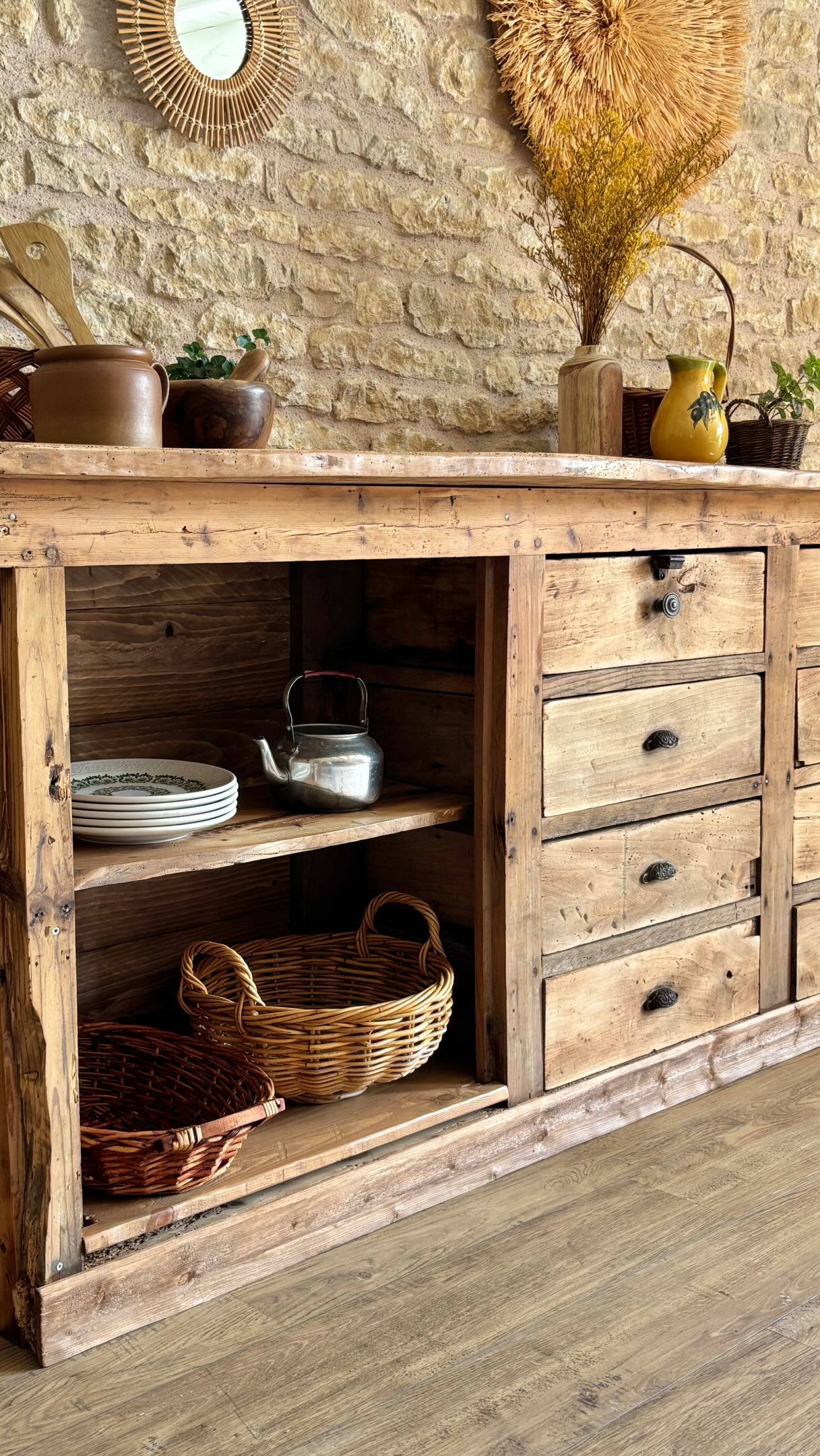 Lionel est dispo 🤎
Les étapes de rénovations sont sur le site internet.
Longueur: 202,5cm
Profondeur : 51,5cm au plus large du plateau et 45,5cm au plus fin du plateau
Hauteur: 90cm
🏷️1250€
📦 Retrait au showroom « Chez Louisette » gratuit au 326 AVENUE DE PARIS 79000 Niort sur les horaires d’ouvertures (lundi et vendredi de 12h00 à 18h30 et le samedi de 10h00 à 18h30). Merci de nous indiquer la date et l’heure du retrait et de vous organiser concernant la manutention.
🚚Livraison possible dans les 60km avec supplément. Merci de m’envoyer un message au préalable pour que je puisse vous proposer une tarification.