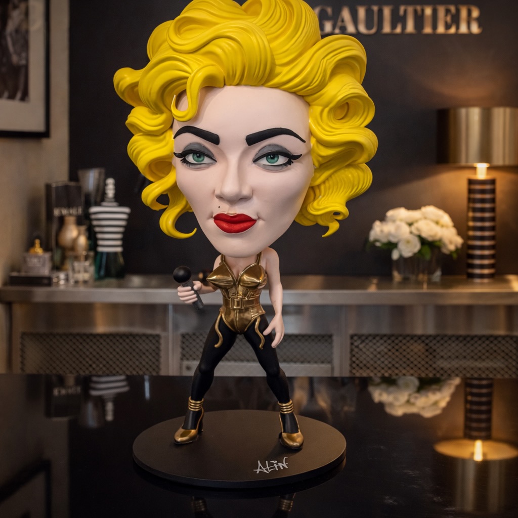 ✨ MADONNA — Carik’Art by ALIN ✨
Icône absolue de la pop culture, revisité en version Carik’Art.
Une pièce pleine de caractère, entre mode, musique et art contemporain.
À retrouver dès maintenant en galerie et en ligne sur notre site.
Pièce unique.
📍L’Atelier UNIK — Saint-Tropez
📩 Renseignements en DM ou directement via le site.
#Madonna #PopArt #ArtContemporain #SaintTropez #ArtGallery