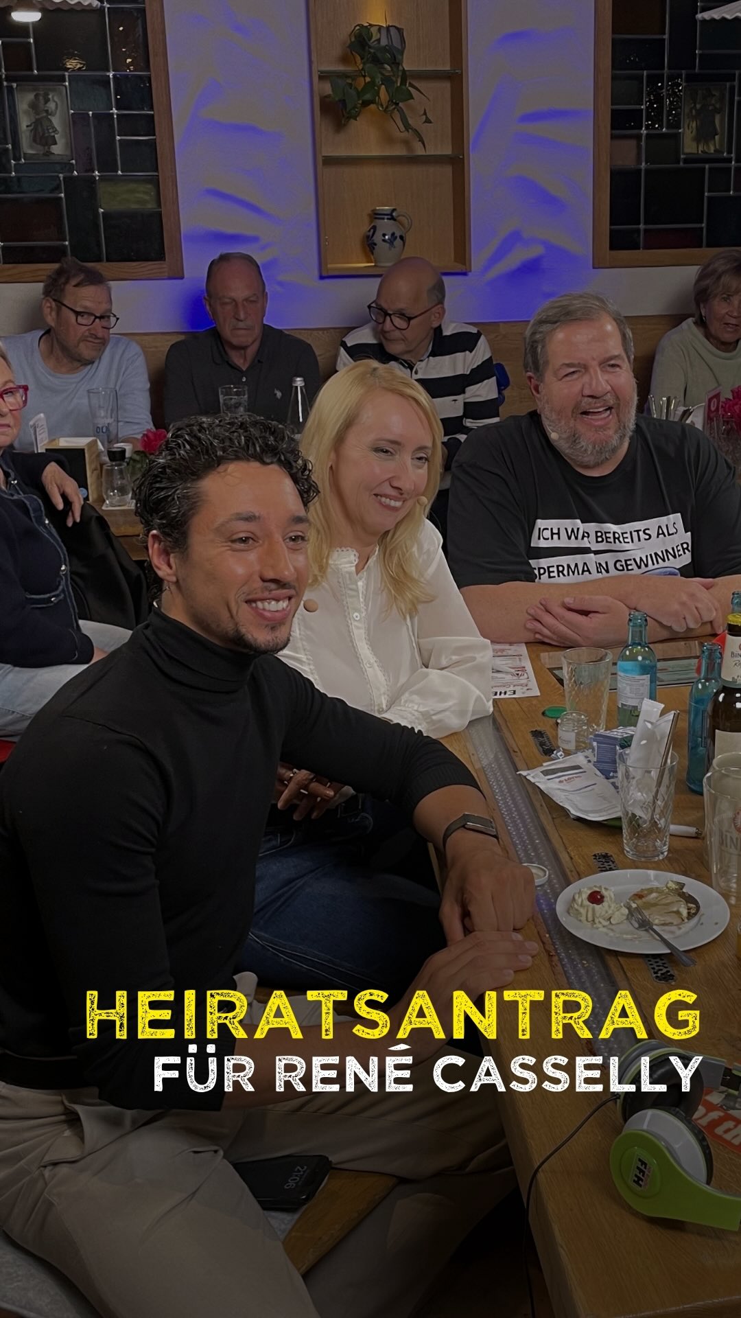 Unser Zirkusdirektor René Casselly war zu Gast in der hessischen Kult-Talkshow @bembel_und_gebabbel und hat ordentlich aus dem Nähkästchen geplaudert 💬
Von der Kindheit im Wohnwagen über das „langweilige“ sesshafte Leben bis hin zu einem... Heiratsantrag?! 💍😮
Wenn ihr wissen wollt, was es mit dem Antrag auf sich hat, dann schaut unbedingt die ganze Folge an! 🔎🍿