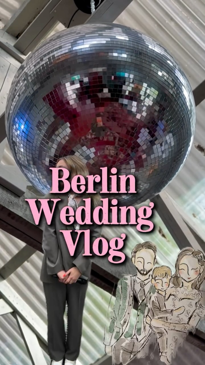 Season Opening ✅🪩
Fotografin: @momentlichkeit.fotografie
Videograf: @antomas.videography
Live-Musik: @anna.zeller
Floristin: @blumen_manufaktur_scheffel
Brautstyling: @brautstyling.nikky.riemer
Live-Painting: @atelier.luvalie
Tätowiererin: @motte.ink
Location: @oberhafenkantineberlin
Traurednerin: @traurednerin.kuentzlerisch