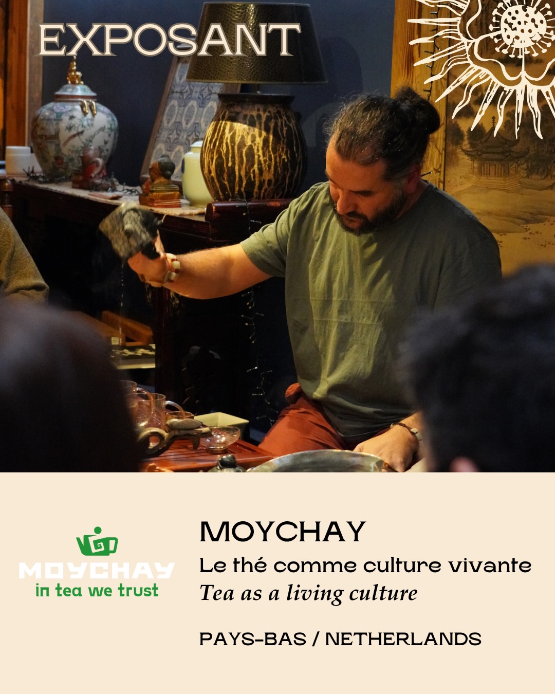 đ«đ·âš NOUVEL EXPOSANT â MOYCHAY âšâšđAmsterdam, Pays-Bas
Le thĂ© comme culture vivante.âšFondĂ©e par Sergey Shevelev, grand connaisseur du thĂ© et voyageur infatigable des rĂ©gions de production, Moychay Ćuvre depuis plus de quinze ans Ă faire vivre les cultures traditionnelles du thĂ©. Sergey passe une grande partie de son temps sur le terrain, Ă la rencontre des producteurs, pour sĂ©lectionner des thĂ©s rares et sincĂšres, directement Ă la source.
đ Avec plus de 250 thĂ©s sourcĂ©s directement, notamment en Chine, au Japon, en GĂ©orgie, au Vietnam et dans dâautres rĂ©gions de thĂ©, Moychay propose une collection de feuilles en vrac dâune grande diversitĂ©, choisies pour leur caractĂšre, leur origine et leur authenticitĂ©.
đ± La maison dĂ©veloppe aussi ses propres productions de thĂ©, ainsi quâun univers complet autour des accessoires, avec notamment une production de cĂ©ramiques au feu de bois. Entre sourcing direct, culture du Gong Fu Cha, objets de thĂ© et transmission, Moychay invite Ă entrer dans le thĂ© comme dans un lieu de rencontre, de profondeur et de partage.
đŹđ§âš NEW EXHIBITOR â MOYCHAY âšâšđAmsterdam, Netherlands
Tea as a living culture.âšFounded by Sergey Shevelev, a tea connoisseur and tireless traveller through tea regions, Moychay has been dedicated for over fifteen years to sharing traditional tea cultures. Sergey spends much of his time in the field, meeting producers and sourcing rare, authentic teas directly from origin.
đ With more than 250 directly sourced loose leaf teas, from China, Japan, Georgia, Vietnam, and other tea regions, Moychay offers a wide collection chosen for its character, origin, and authenticity.
đ± The house also develops its own tea productions, alongside a rich teaware universe, including its own wood-fired ceramic production. Between direct sourcing, Gong Fu Cha culture, tea objects, and transmission, Moychay invites visitors to discover tea as a space for depth, encounter, and sharing.
đ Paris Tea Festival âšâšđ 14 juin 2026 10h-19hâšđ Maison Internationale : La Grande Rencontre âšđ Billetterie disponible
#ptfouiouiouiđ„#ParisTeaFestival #Moychay
