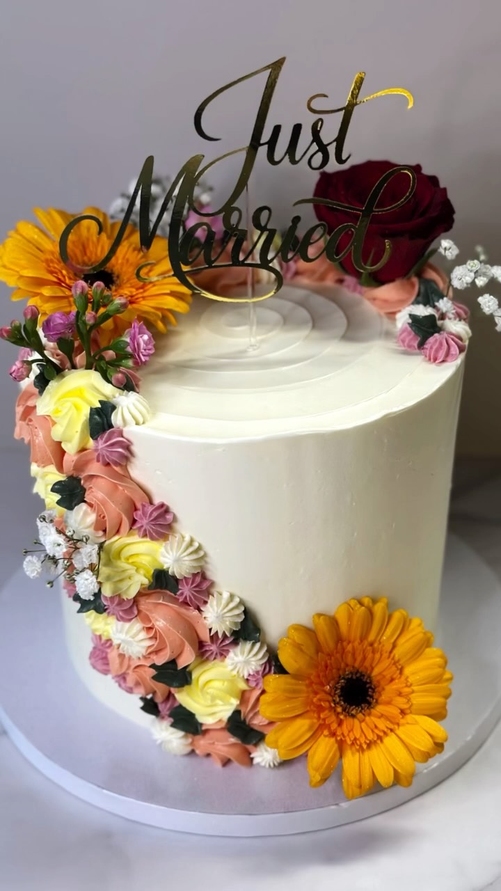 Wedding cake pour un mariage civil 💍
#sucreetcel #ecublens #cakedecorating #gateauanniversaire #gateaupersonnalise