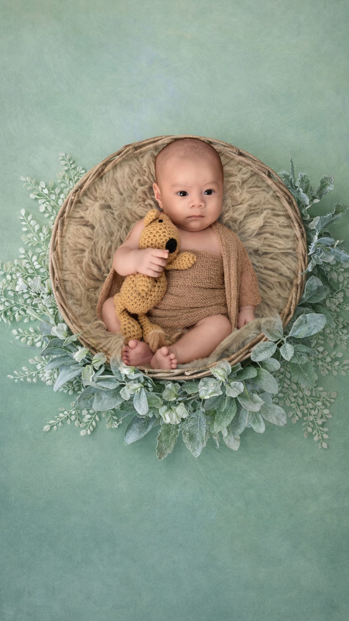 Behind every dreamy newborn photo is so much care, patience, and safe posing 🤍
This is why composites are so special, we create the final magical image while keeping baby comfortable and supported the whole time.
From tiny details to the final portrait… this is newborn photography magic ✨
📍Newborn photography studio serving Toronto, Etobicoke, Mississauga, Oakville, Burlington & the GTA.
#TorontoNewbornPhotographer #EtobicokeNewbornPhotographer #MississaugaNewbornPhotographer #GTANewbornPhotographer #OntarioNewbornPhotographer TorontoBabyPhotographer