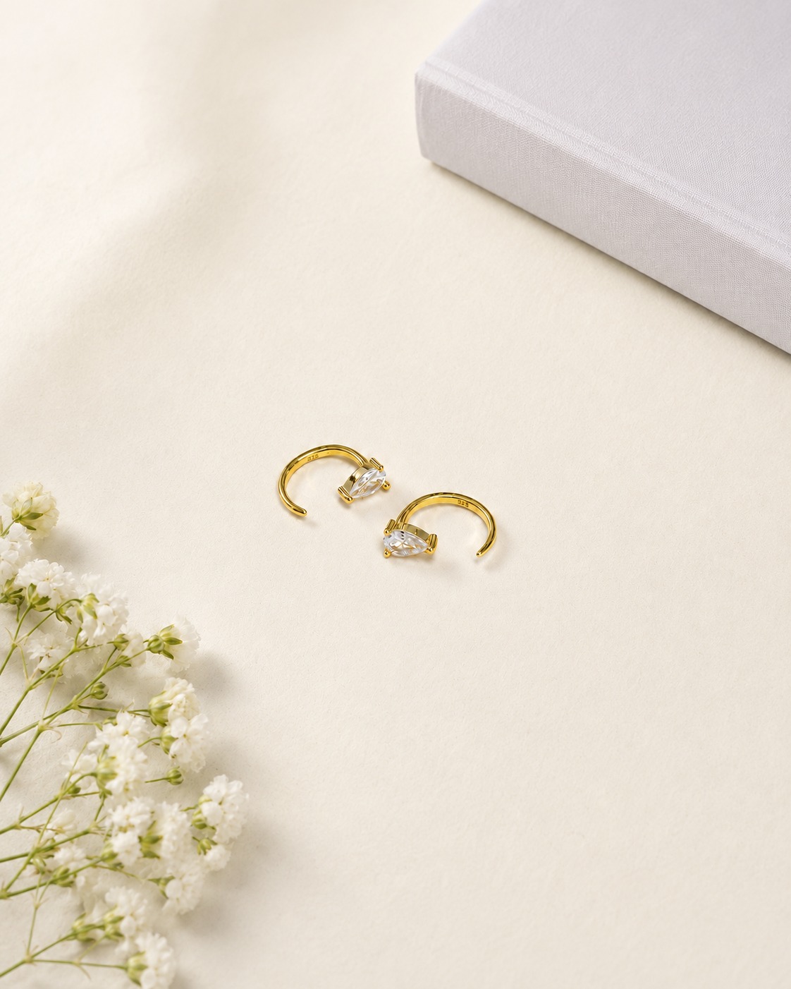 925 silver teardrop ear jacket with sparkling CZ stone.
* Available in 18K gold with E-coat.