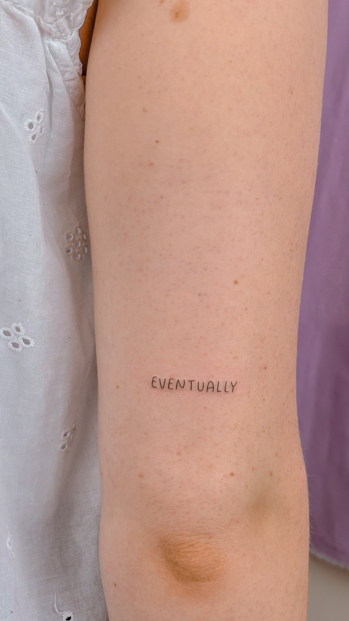 eventually — a palavra certa, no lugar certo, na hora certa.
traço fino · escrita à mão · feita para durar.
#finelinetattoo #wordtattoo #tatuagemescrita #finelineportugal