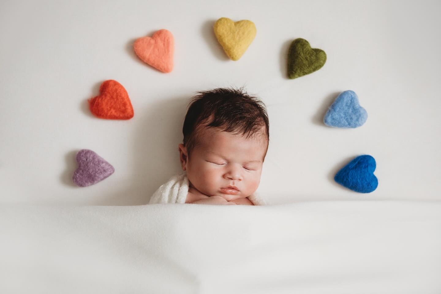 Petit cœur endormi au milieu de plein d’amour 🤍
#nouveaune #photographebebe #babyphotography #naissance #photographerouen