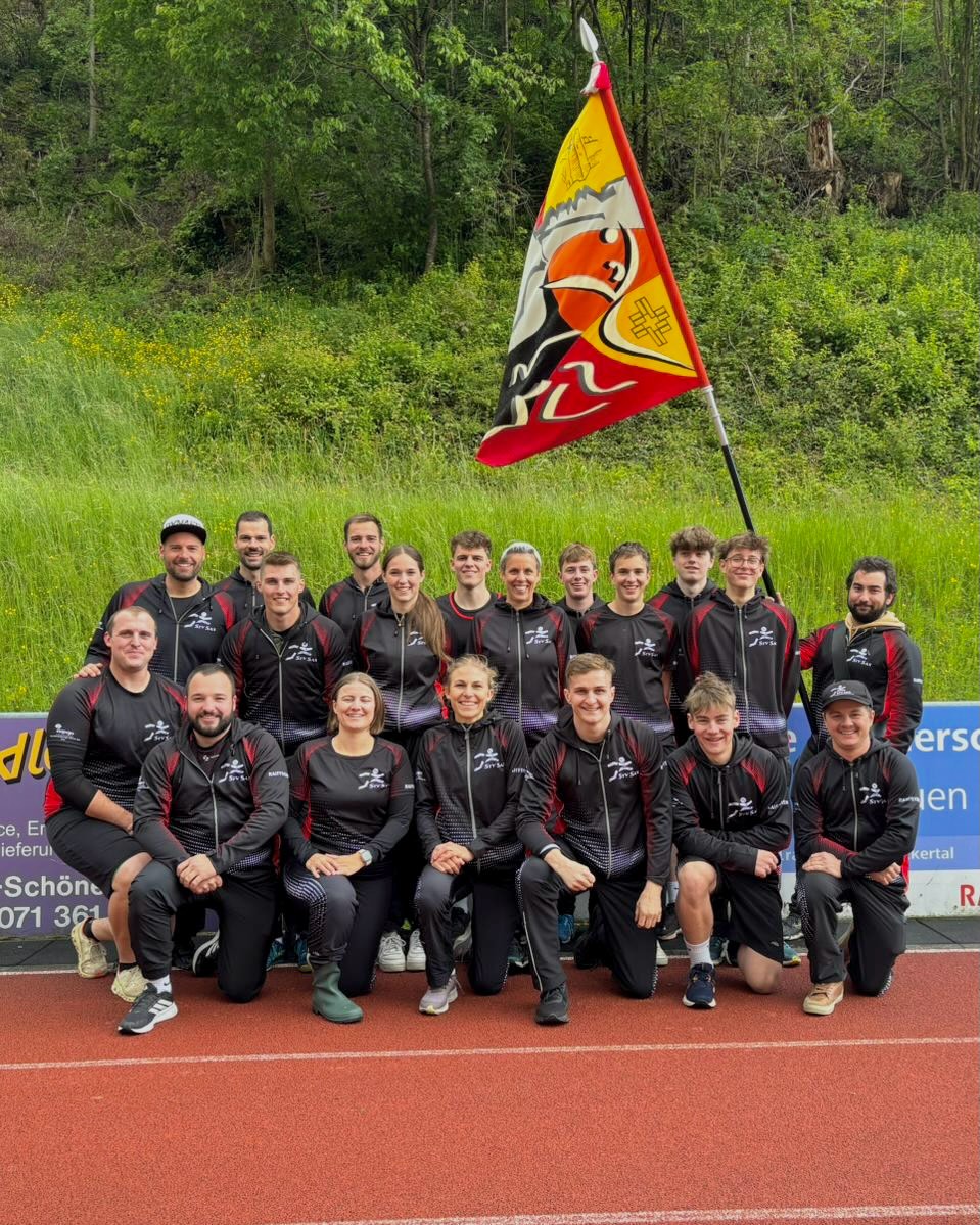 Wir blicken auf einen erfolgreichen Wettkampf zurück, mit breitem Grinsen und starken Teamleistungen
Unsere Turnerinnen und Turner vom STV Sax haben am Samstag am Neckertaler Turntag 2026 erneut starke Leistungen gezeigt. 💪
Resultate in der Gruppenwertung:
🥇 Weitsprung
🥇 Kugelstossen
🥇 Speer
🥈 Weitwurf
🥈 Steinstossen
🥈 Hochsprung
Einzelwertung:
🥇 Bernegger Joel – Steinstossen
🥈 Hagmann Marc – Steinstossen
🥉Tinner Matteo – Steinstossen
🥈 Hagmann Marc – Kugelstossen
🥉Bernegger Joel – Kugelstossen
🥈 Hagmann Marc – Weitsprung
🥈 Hagmann Marc – Weitwurf
🥈 Hagmann Marc – Hochsprung
🥇Hagmann Marc – Speer
🥇Dürr Zoe – Speer
5.Appenzeller Stephanie – Schleuderball
5.Hagmann Michelle – Steinstossen
5.Rhiner Jonas – Steinstossen
Die ganze Rangliste findet ihr auf der Website vom TV St. Peterzell.
Ein grosses Dankeschön an den TV St. Peterzell für einen weiteren gelungenen Turntag!