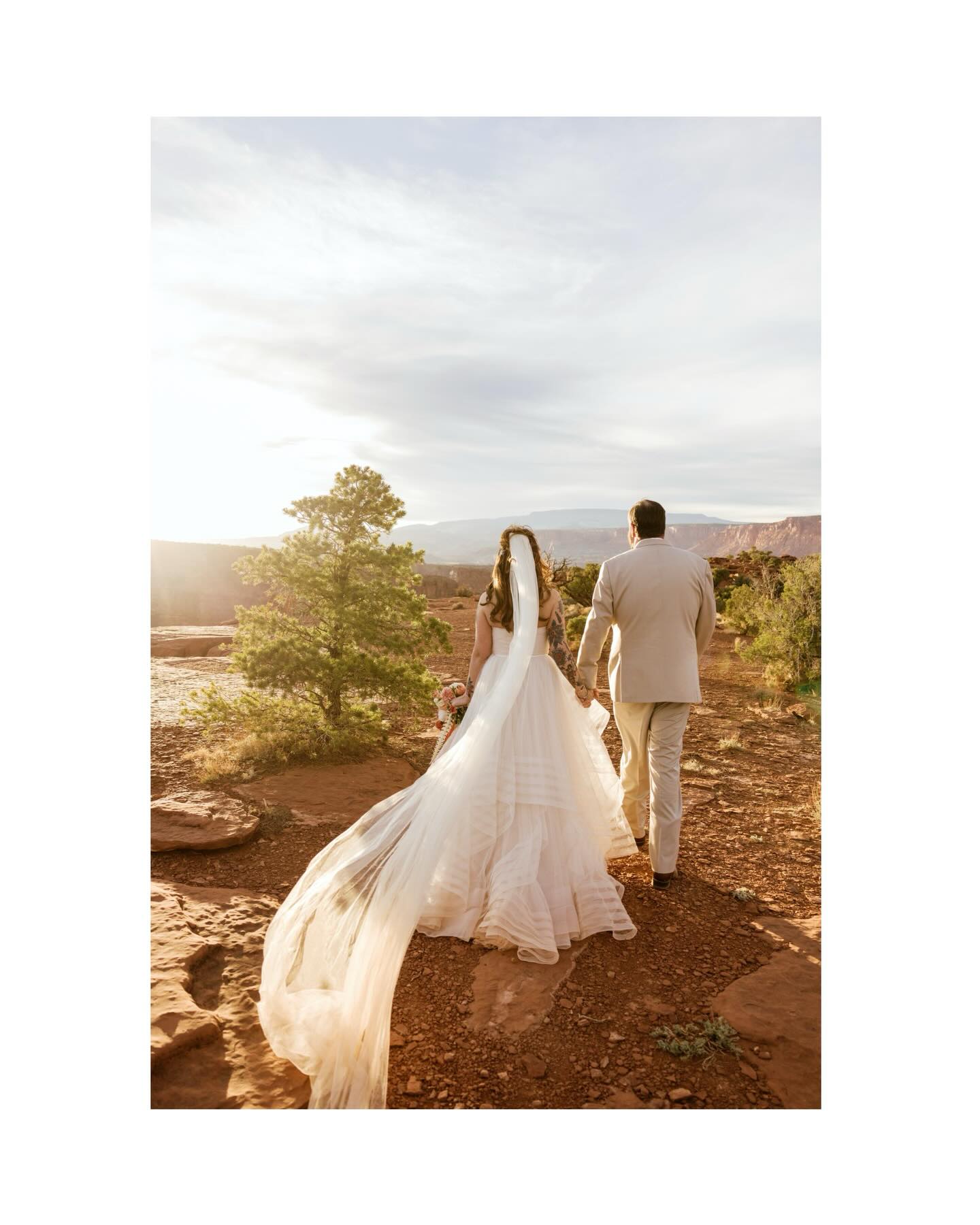 Capitol Reef FOREVERRRRRRR 🧡
It’s no secret this little corner of Utah is my favorite (I got married just one town over!) So it’s always extra special getting to document love stories here. Couldn’t decide if I should post one million favs from this one or just one