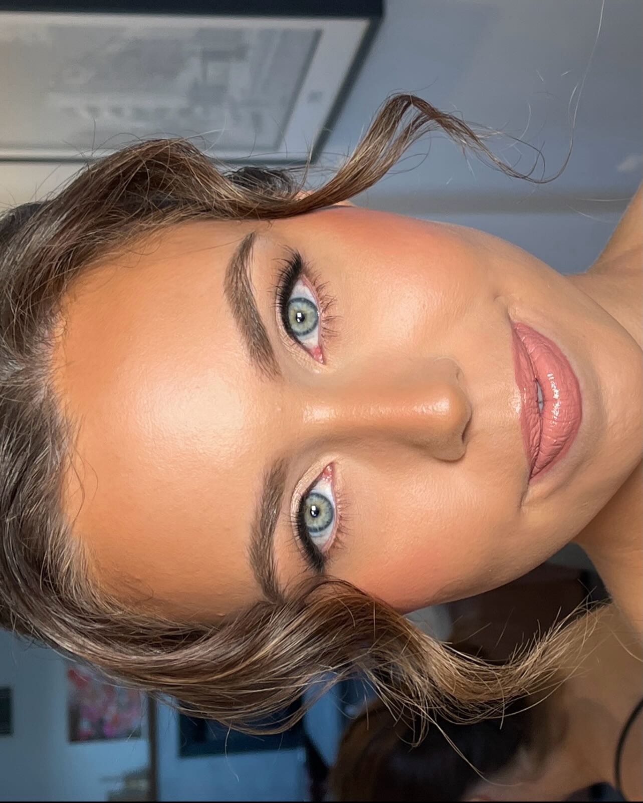 Swipe to shop the look 👉🏼
I’ve been curating my kit to achieve my best outcome to date.
Investing in products = high quality result
Bridesmaid glam - foxy and sultry, but still subtle 🤌🏼
Hair @missysmagicstyles