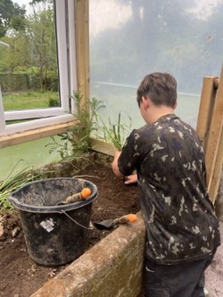 Shout out to this star. Absolutely thriving and fully engaged in horticulture and understanding our Moor To Grow principles
#moortogrow #moortolife #moortolifecic #horticulture