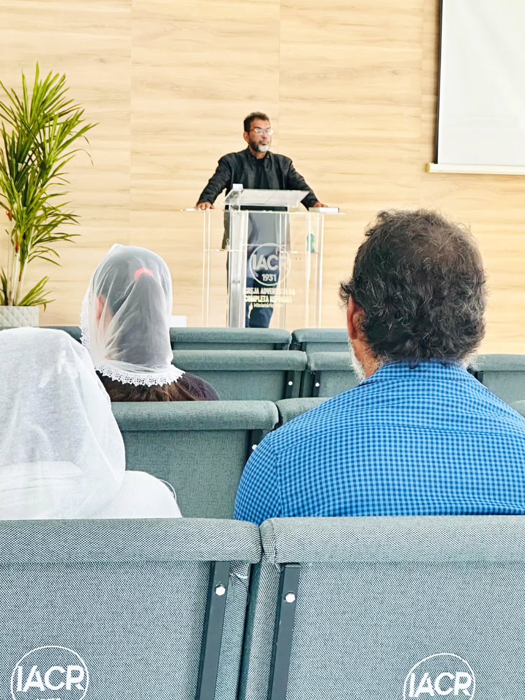 Como é precioso poder guardar o santo sábado conforme a Lei de Deus, deixando as preocupações de lado para buscar ao Senhor no templo. Estudar as profecias, compreender os sinais dos tempos e estar em comunhão com os irmãos, fortalece nossa caminhada e nos prepara para a breve volta de Cristo. O sábado é mais do que um dia, é um encontro especial com Deus.
“Lembra-te do dia do sábado, para o santificar.” Êxodo 20:8
#felízsemana #guardandoosábado #leidedeus #profeciasbiblicas #comunhãoirmãos