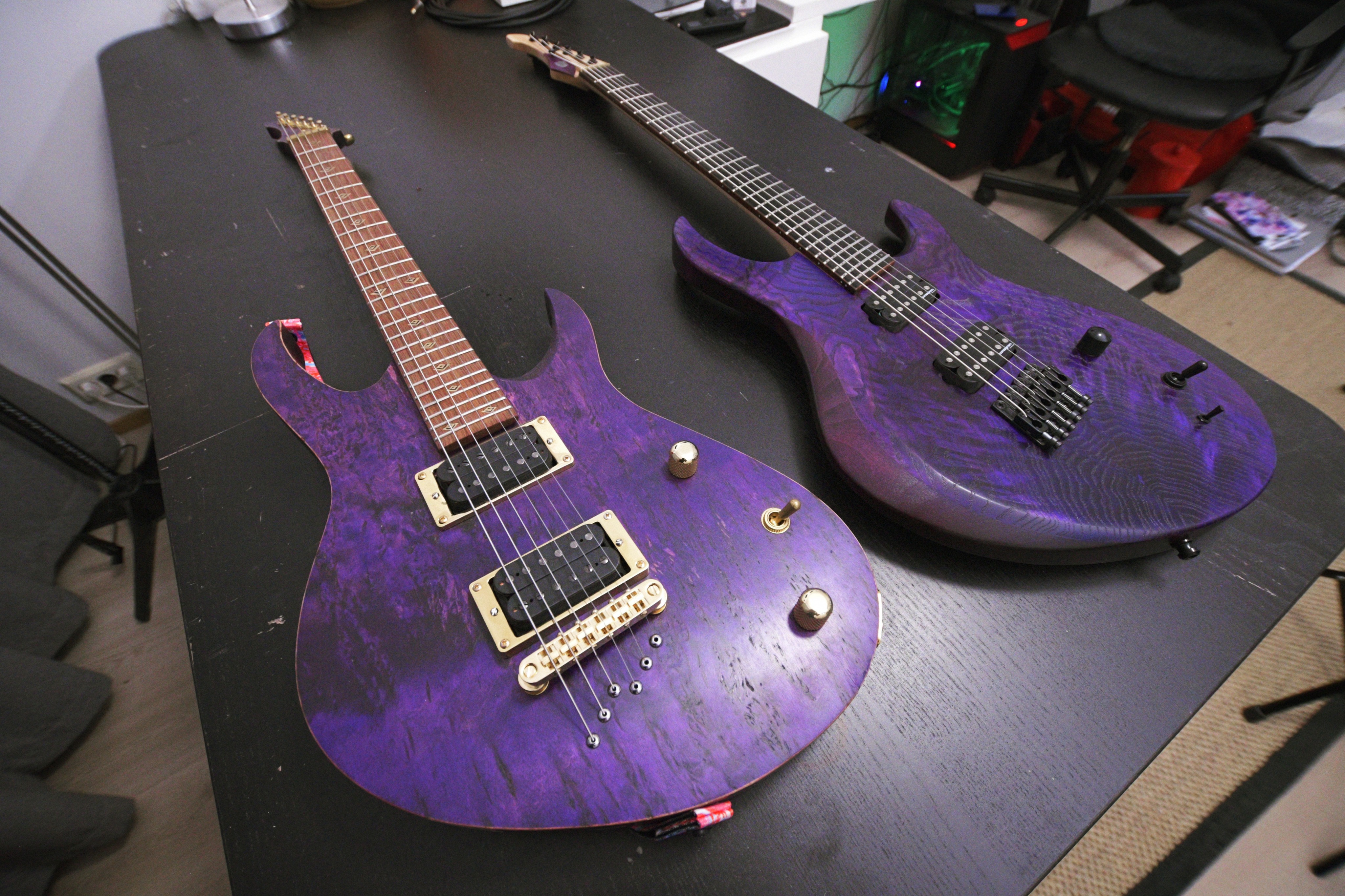 As per the story posted today. The Scum guitar was the precursor to what would become the Ariadne guitar.
Here they are side-by-side. Scum designed and built in 2017 during my last months at CG and the first Ariadne prototype (still available) which was revealed in 2024. A lot changed in the original body shape and design aspects, but some details just got redefined (the headstock remained more or less the same).
#luthier #ipguitars #ariadne #customguitar #handmade