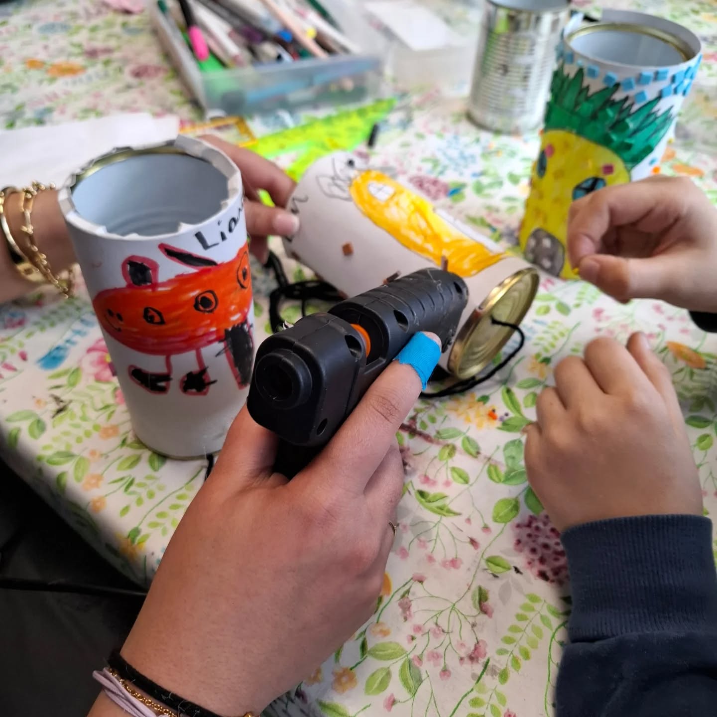 Heute wurden Dosentelefone gebastelt😊 Das Thema war wohl Spongebob😁
#juze21 #basteln #dosentelefon #fun