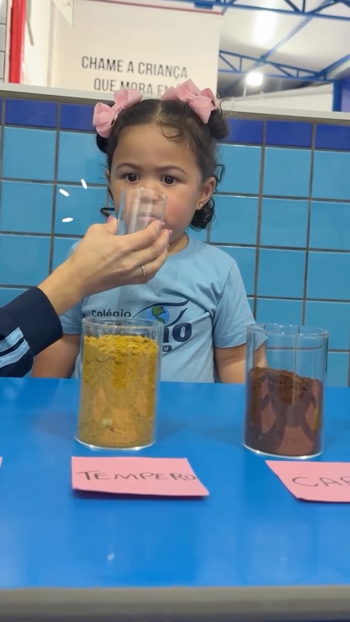 Nossos pequenos do Nível 1B embarcaram em uma experiência cheia de aromas, descobertas e diversão! 👃✨
Através da exploração sensorial, as crianças estimularam os sentidos, despertaram a curiosidade e aprenderam de forma leve e significativa.
Cada cheirinho trouxe novas sensações, expressões e muitos momentos especiais! 😁💙
#colégiovisão #aromas #berçario #bebês #colégiovisãocamboriú