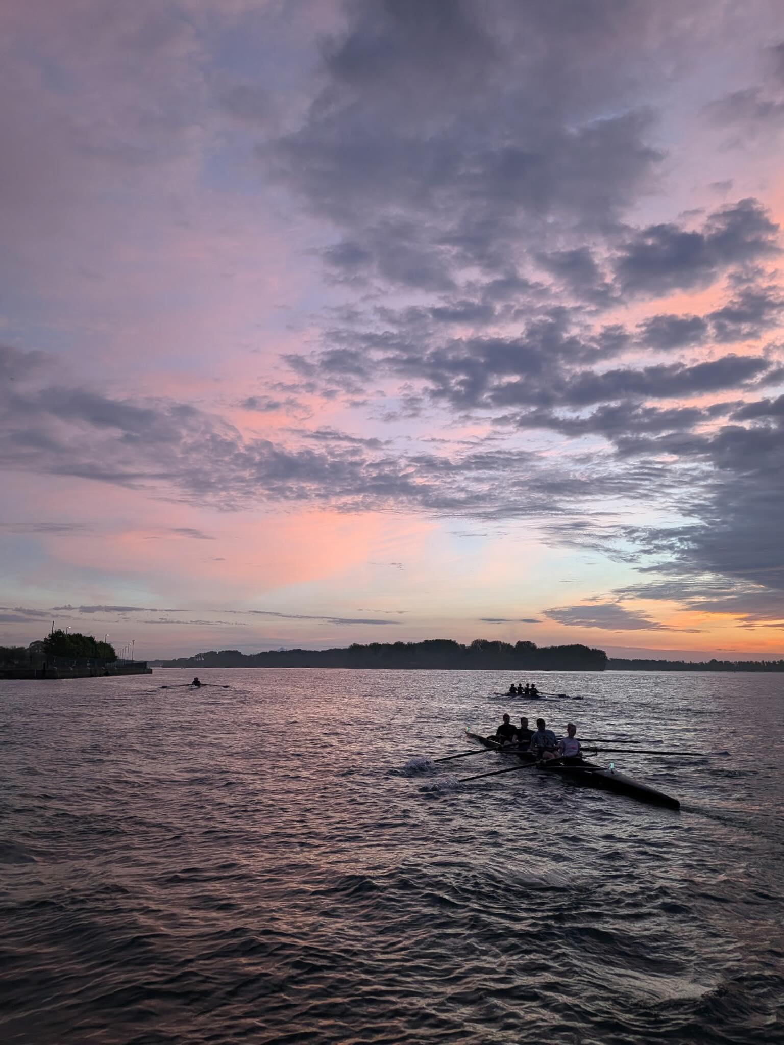 Mornings like this. 🔝🚣♂️
#rowing #trentoncrew #sunrise