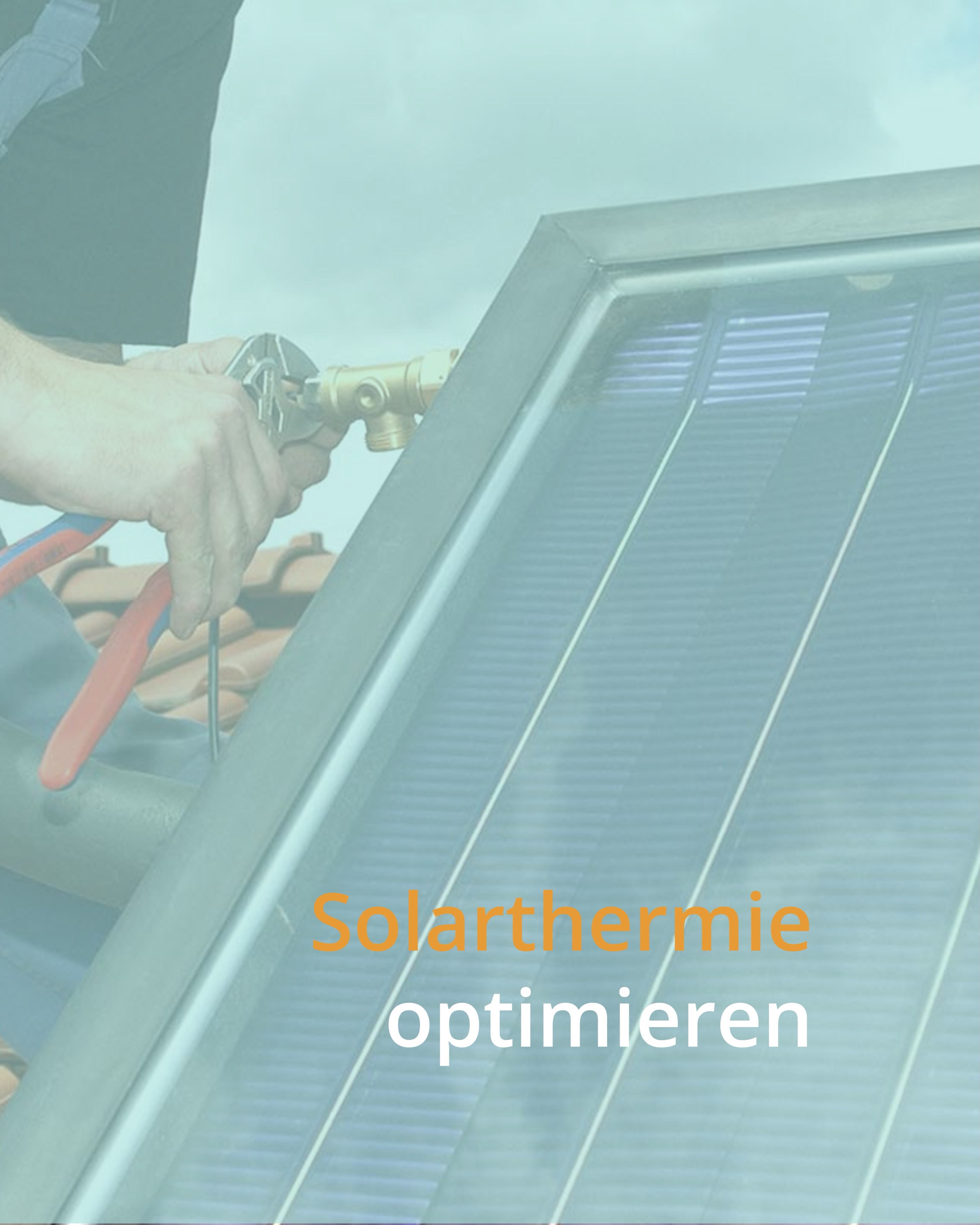 Viele Anlagen laufen nicht effizient – bis zu 2/3 verschenken Energie, ohne dass es auffällt. Mit ein paar einfachen Anpassungen kannst du deutlich mehr rausholen und Kosten sparen.
➡️ Heizung im Sommer aus
Solarthermie reicht oft komplett fürs Warmwasser → unnötiges Nachheizen vermeiden
➡️ Einstellungen checken
Regelung an deinen Haushalt anpassen (z. B. Speicher-Temp & Nachheizzeiten)
➡️ Erträge & Kosten im Blick behalten
Nur wer misst, merkt ob die Anlage effizient läuft
➡️ Regelmäßig warten
Mind. 1× im Jahr prüfen lassen – sonst kann die Anlage unbemerkt schlechter arbeiten oder sogar ausfallen
➡️ Geräte ans Warmwasser anschließen
Wasch- & Spülmaschine nutzen die Solarwärme → spart Strom & steigert den Ertrag
Mehr unter: https://www.energie-fachberater.de/strom-solar/solar/solarthermie/5-tipps-zur-optimierung-der-solarthermie-anlage.php
#solarthermie #frühlingserwachen #energieeffizienz #erneuerbareenergie