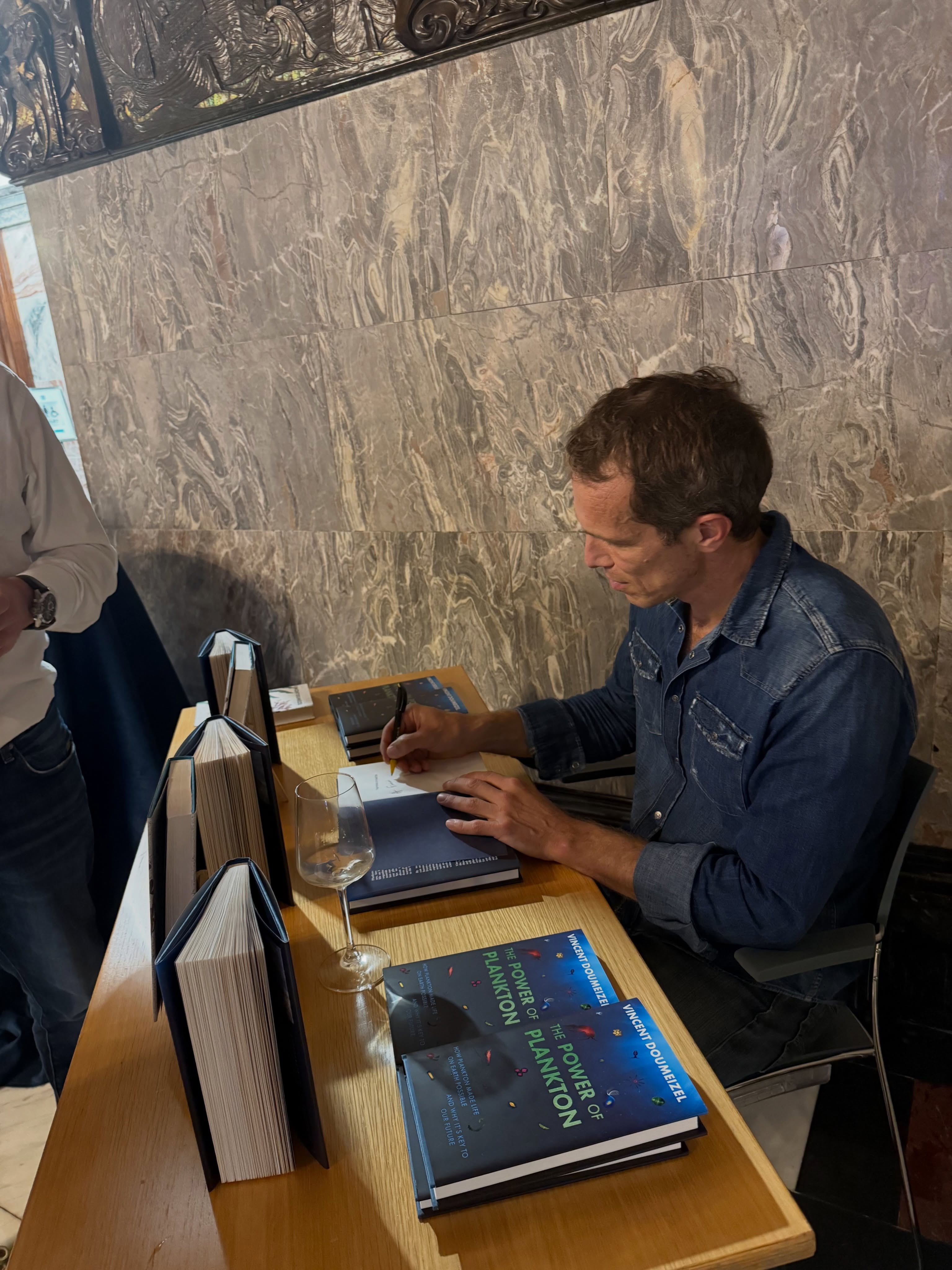 We had a great time last night celebrating the launch of The Power of Plankton in the historic GC room in the Lloydโs Register Foundation HQ. As Vincent said in his wonderful talk, we are โfull of hope, and planktonโ. ๐๐
#ThePowerOfPlankton #VincentDoumeizel #TheBookSocial #NewRelease #EnvironmentalNonFiction
