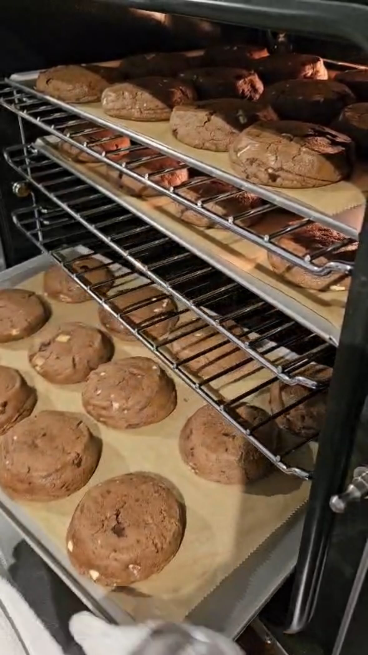 A little behind-the-scenes moment from the bakery…
Partway through baking, every tray gets turned by hand to make sure the cookies bake as evenly as possible.
It’s one of those small things most people never see, but it makes all the difference to getting that perfect golden edge and incredible texture every time.