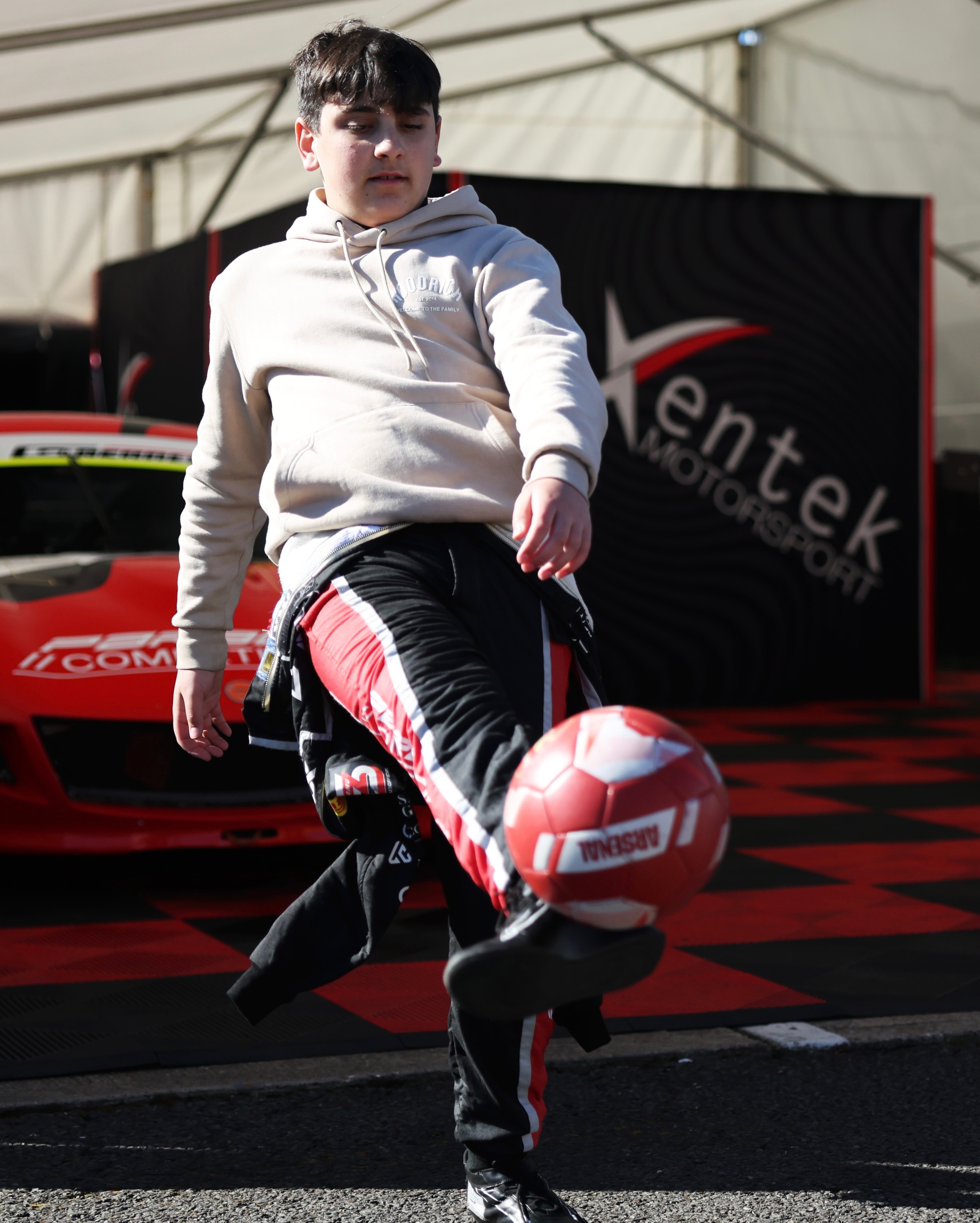 We’re all set for the third round of the Ginetta Junior season this weekend.
@Paradine.Competition’s young talents @Samu3Official and @Vicky.Farfus are ready to contest three races at Oulton Park 🏁
#XentekMotorsport #GinettaMotorsport #Juniors @Ginetta_Motorsport #Motorsport #BritishGT