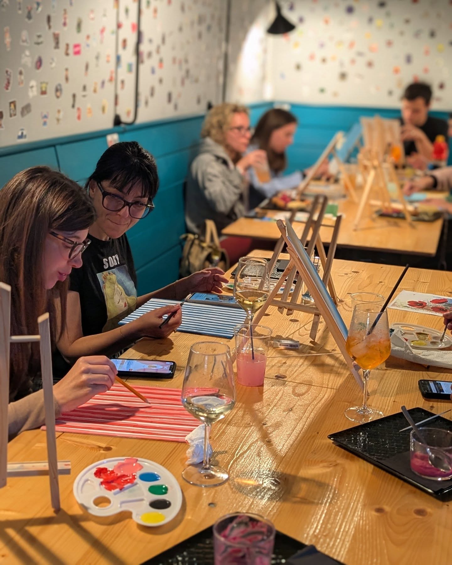 🎨 AperiDipingendo 17/05 🍹
Domenica sera = rilassarsi sorseggiando un drink e facendo un'attività creativa 🔋 Cosa c'è di meglio per ricaricare le energie prima dell'ennesimo lunedì?
Vi aspettiamo nelle prossime date ✨
Sul profilo escono tutti gli aggiornamenti ❤️🔥
📍Viale Ivo Montagni 190 Limite sull'Arno (FI)