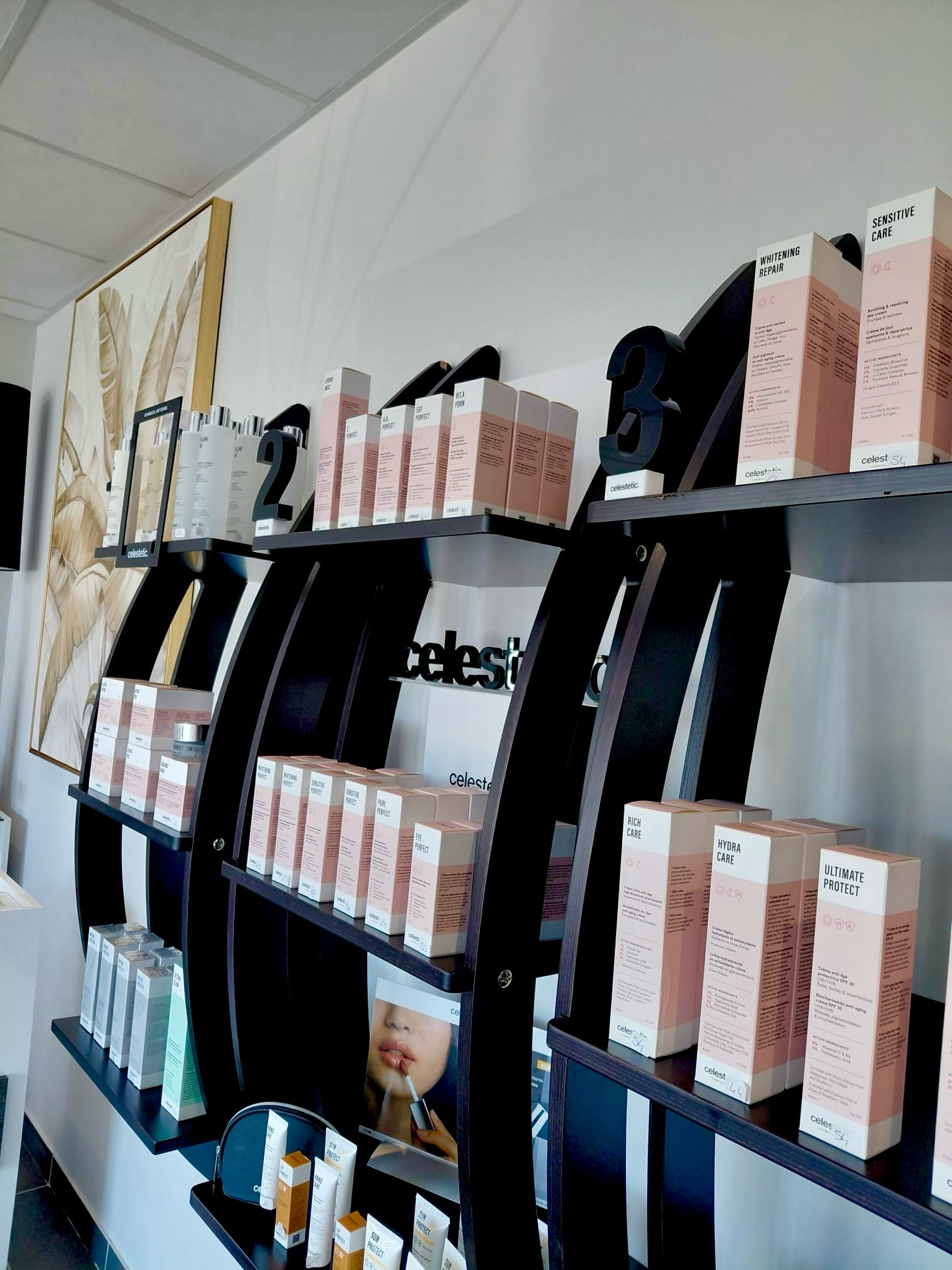 Parce que prendre soin de soi commence dès l’accueil…
Nous avons créé pour vous un espace où l’élégance rencontre la douceur. Installez-vous, vous êtes entre de bonnes mains. 🖤
📍 Perfect-Lyne · Saint-Genis-Pouilly
#perfectlyne #centreesthétique #skincare #peeling #celestetic