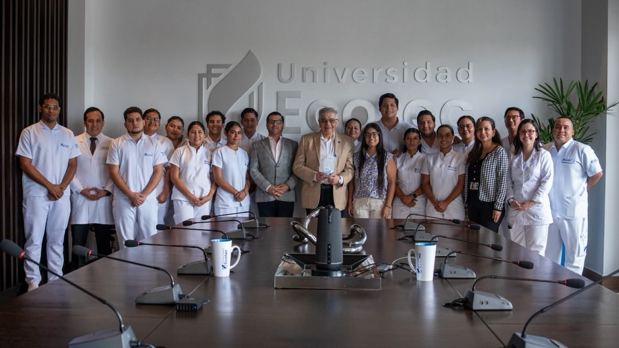 El esfuerzo, la dedicación y la vocación también se reconocen. 🩺
Nuestros 16 internos de Enfermería de la Cohorte 1 – 2025 fueron reconocidos por el Hospital General Monte Sinaí tras obtener el primer lugar en el Staff de Enfermería, destacándose en la presentación de estudios de caso y desarrollo del Proceso de Atención de Enfermería (PAE).
Este reconocimiento resalta su compromiso, excelencia académica y dedicación durante su año de internado.