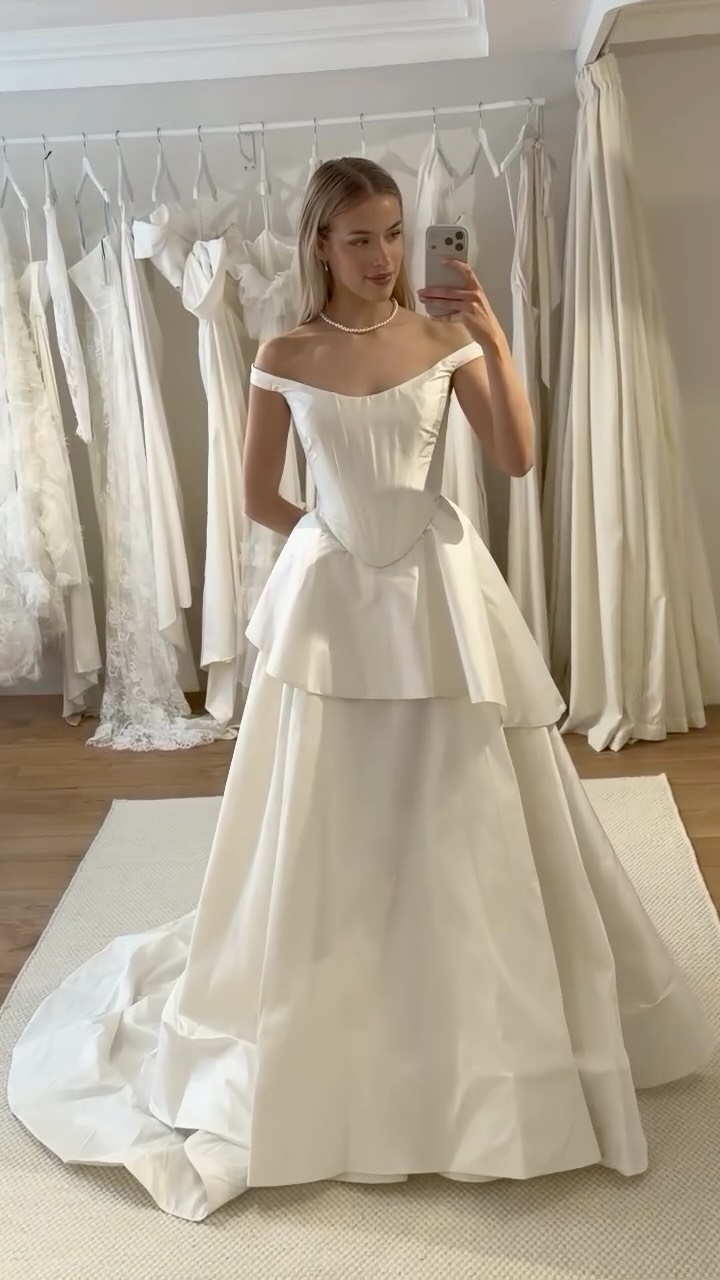 For the silk lovers ...
Meet Cleo, paired with the Dita skirt by @moirahughescouture. Crafted from 100% silk for the ultimate modern timelessness.
Wear her with the silk underskirt for your ceremony then remove it for a dramatic evening look.
Cleo is now available to try on in all fittings at @lvbridalstudio. We can’t wait for you to meet her.
#lvbridalstudio #yorkbridalboutique #modernbride