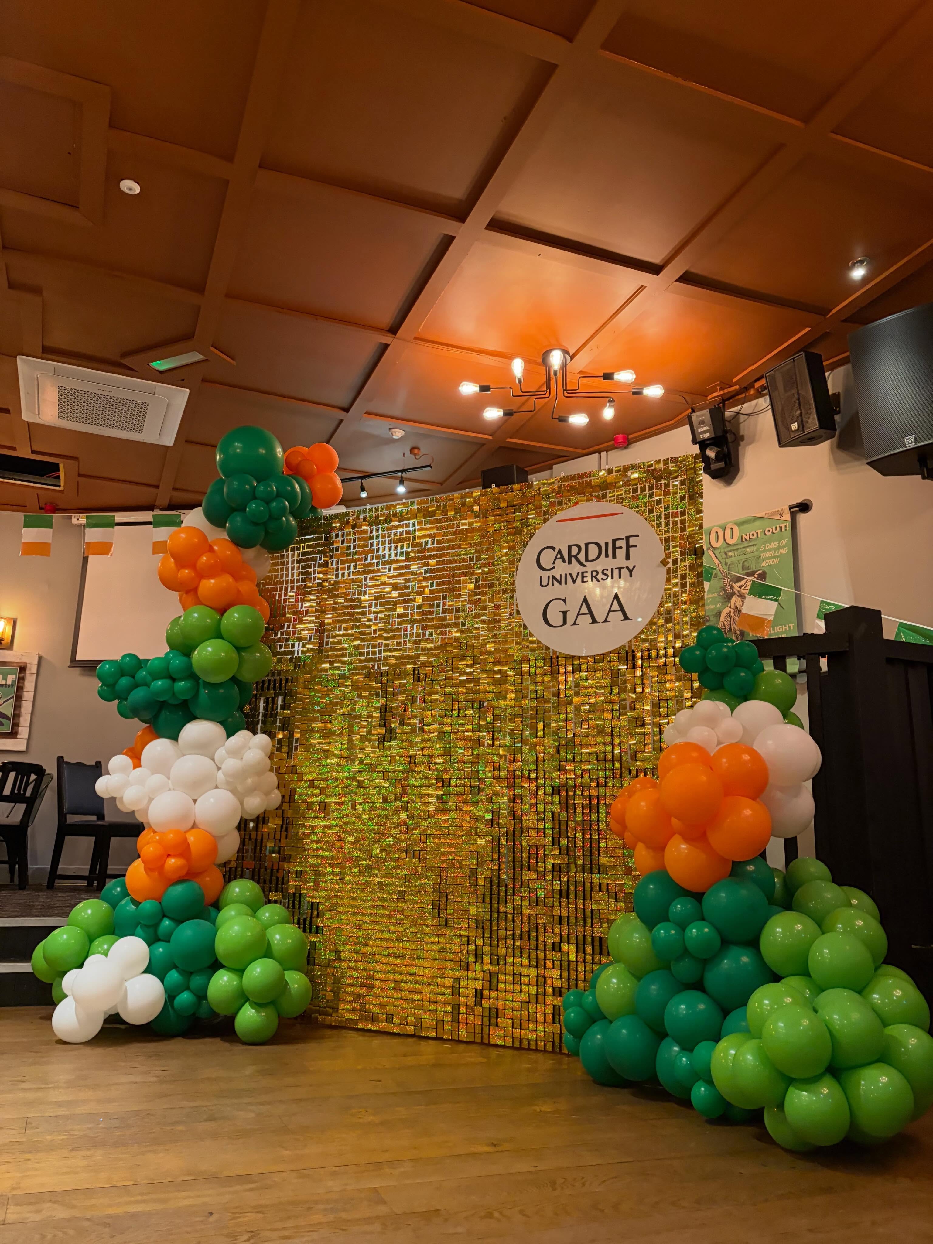 @gaacardiff event @oneillscardiffstmaryst π
#balloonarch #goldshimmer #cardiffballoons #organicballoons