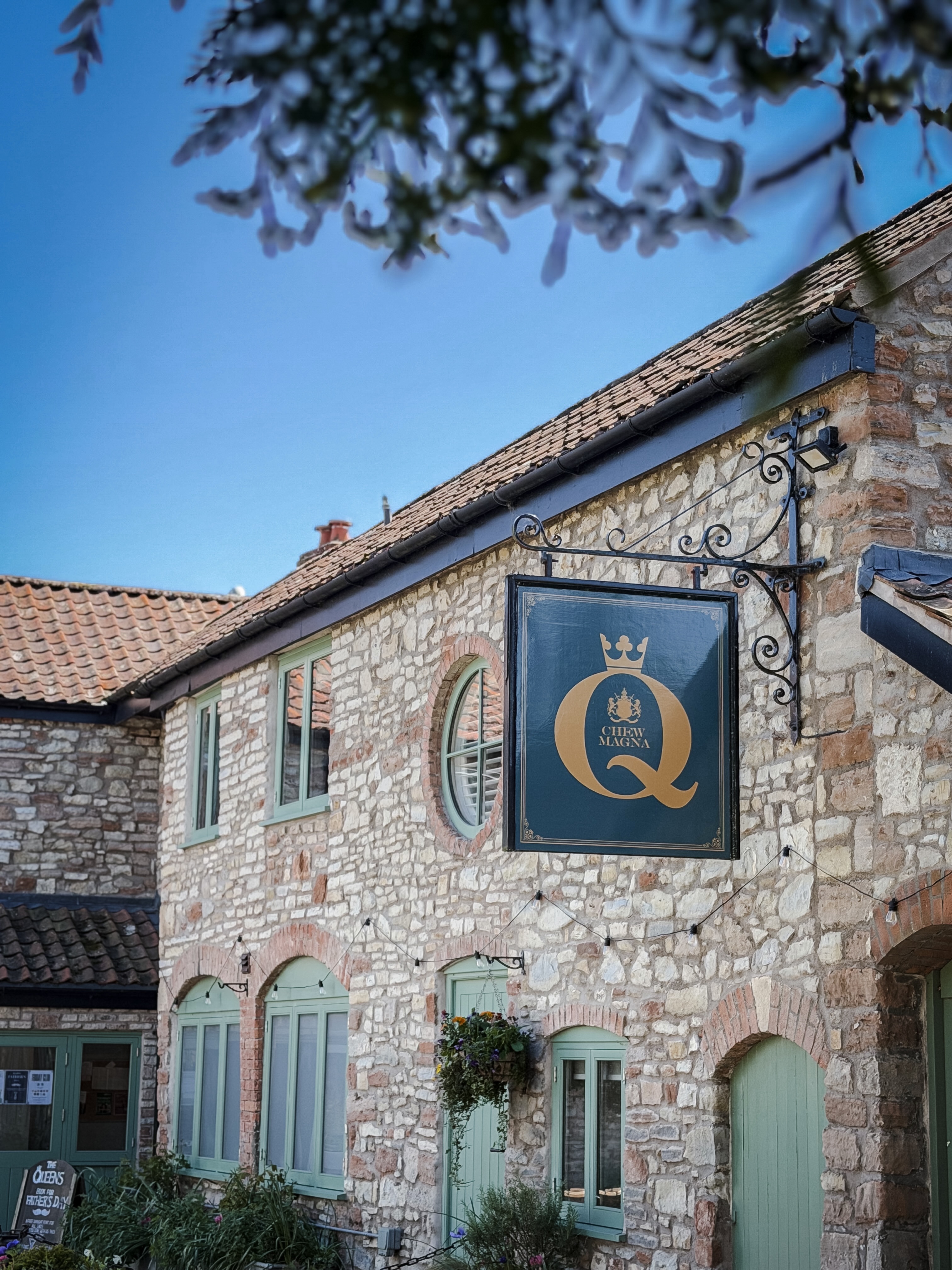 Tomorrow at The Queens ☀️
Hidden Valley: Ibiza Sessions Opening Party 🌴
Temperatures past 20 degrees ☀️
Cocktails flowing 🍹
Balearic beats all evening 🎧
