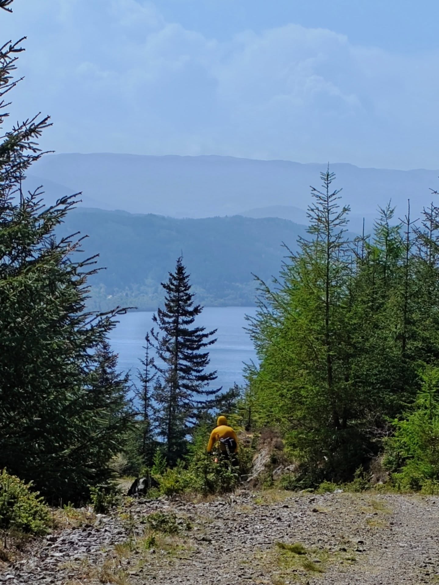 Day 1 & 2 of @thebadgerdivide
Unpopular opinion - the Great Glen Way is definitely not my favourite part 😆
Yes there's nice views etc - but I never feel like I get my flow on it! I don't know - it just feels... clumpy 🤷🏼♀️ It's probably a me issue 😅
We split the group as we had some mechanical issues - so most went up the high route whilst 3 of us did the low route (adding a nice new line on my heatmap so I wasn't complaining 😉) and met back up to roll into Fort Augustus in the early evening.
We stayed at @moragslodge before embarking on the Corrieyarrick Pass the next day.
I love this section 😍 Grinding up (OK I was on an eeb 😆 but this is the first time I've ridden an eeb on it!) I feel myself relax and exhale as we get more remote and away from towns etc.
This is the landscape I feel most at home in. The landscape that reduces my stress and let's me switch off.
(Until the water bars 😆)
A bitter cold summit with snow blowing through and freezing hands and feet as we descend. I feel so alive in that sort of weather. I feel every hail stone on my face. I am truly present.
A quick pit stop at Melgarve to refuel then an easy roll to Laggan village hall - which you can bivvi in for a small donation - and it even has hot showers.
A huge feast and an early night for us all (mainly because I was sleeping on the dining room table so threw everyone out at 2030 😅😴)
#scotland #bikepacking #badgerdivide #adventure #cycling