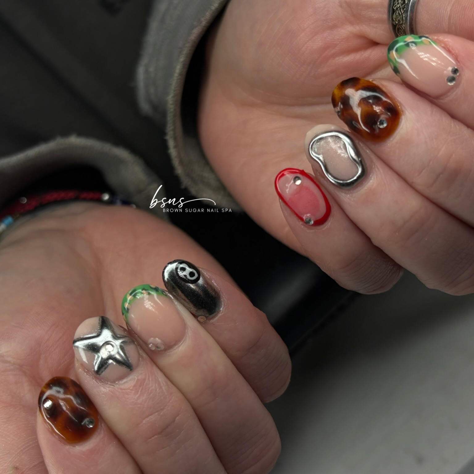 Mismatched but make it make sense 🤍
Technician: Meeka
#nailart #gelnails #naildesign #phillynails #chromenails