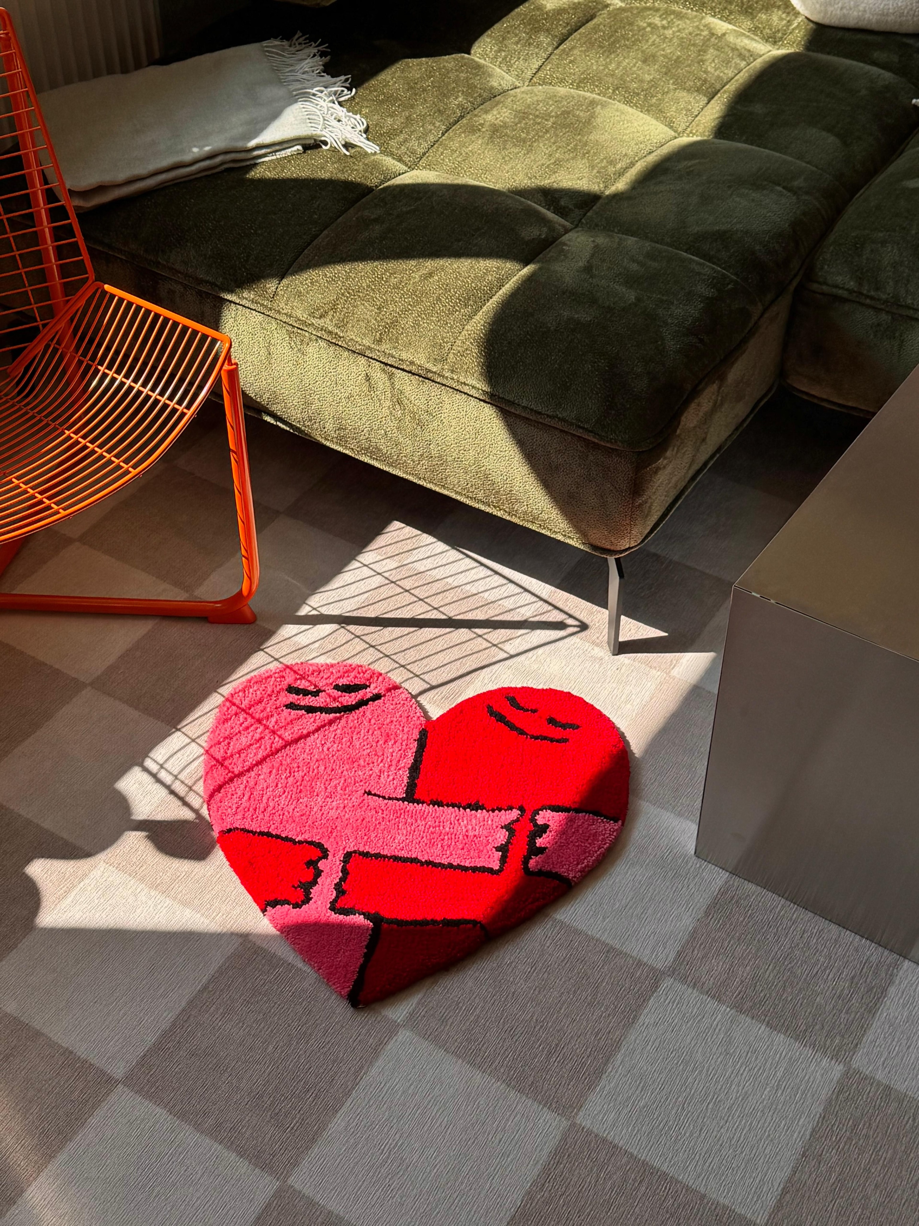 Tufte dir deinen eigenen Teppich im Workshop unter middelwerk.de ❤️🩷
#workshop #tufting #rugs