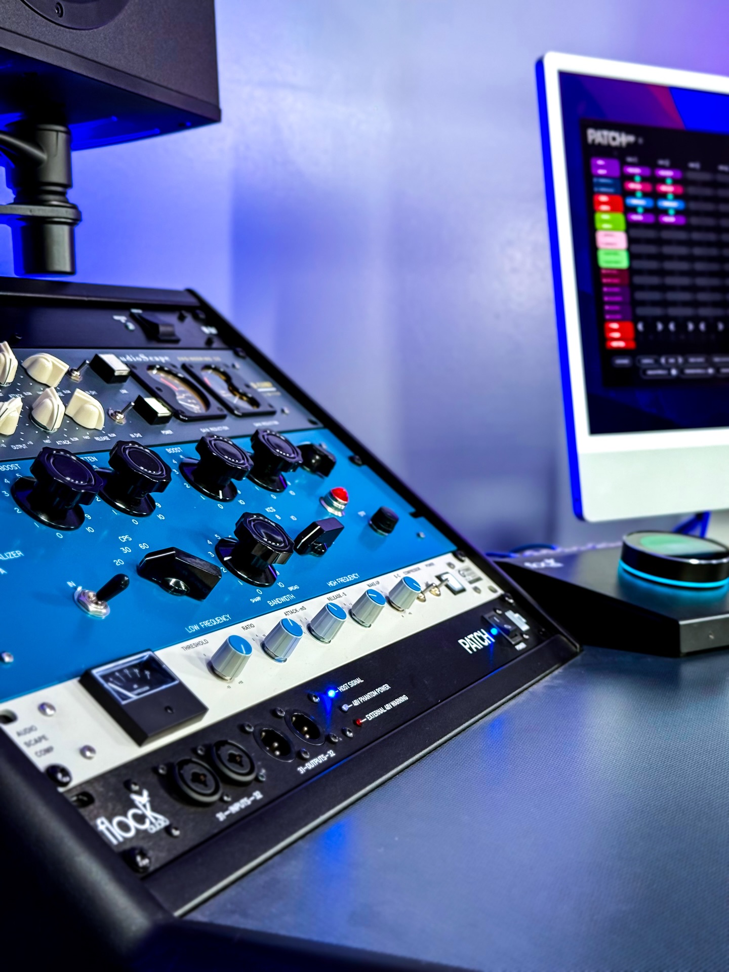 ➡️ From Manny Marroquin to Tony Maserati, Michael Mangini to Richard Devine, Eduardo del Aguila to Geoff Swan — The Engineers and Artists defining modern sound have one thing in common. 𝗣𝗔𝗧𝗖𝗛 routes their signal chain. ✅
- - -
🛒 Shop Now - www.flockaudio.com/buy
📍Dealers - www.flockaudio.com/dealers
- - -
Use your Analog Hardware like plugins with simple drag + drop intuitive functionality plus so much more! Contact your preferred Flock Audio Dealer to learn more and order your PATCH Series model today!
- - -
See why thousands of audio professionals and studios around the world are switching to the new standard of analog routing… The PATCH Series!
- - -
#musicproducer #recordingstudio #musicproduction #studiolife