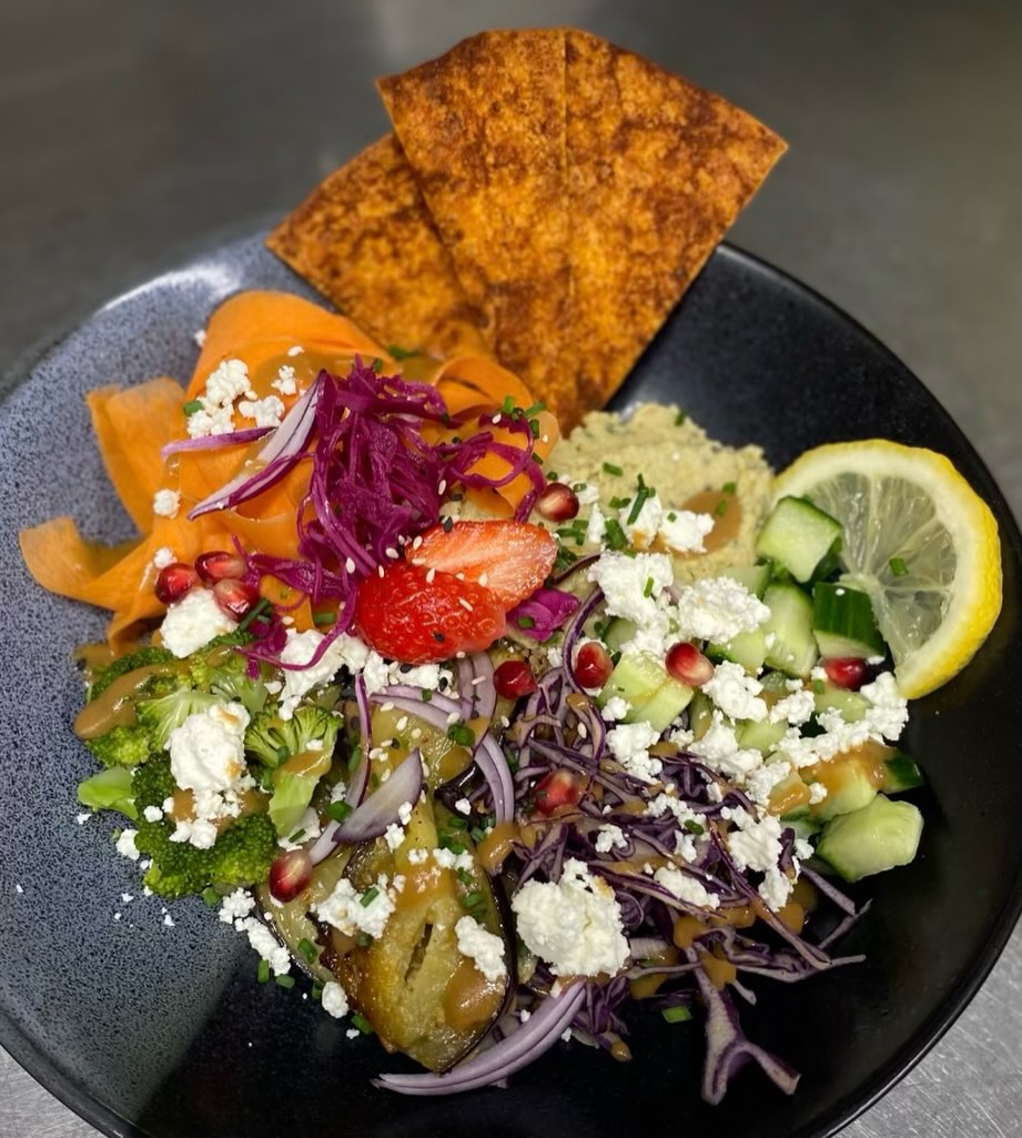 Soleil, terrasse et Bouddha Bowl ❤️ #terrasse #salondethe #restaurant #vege #labaule guerande