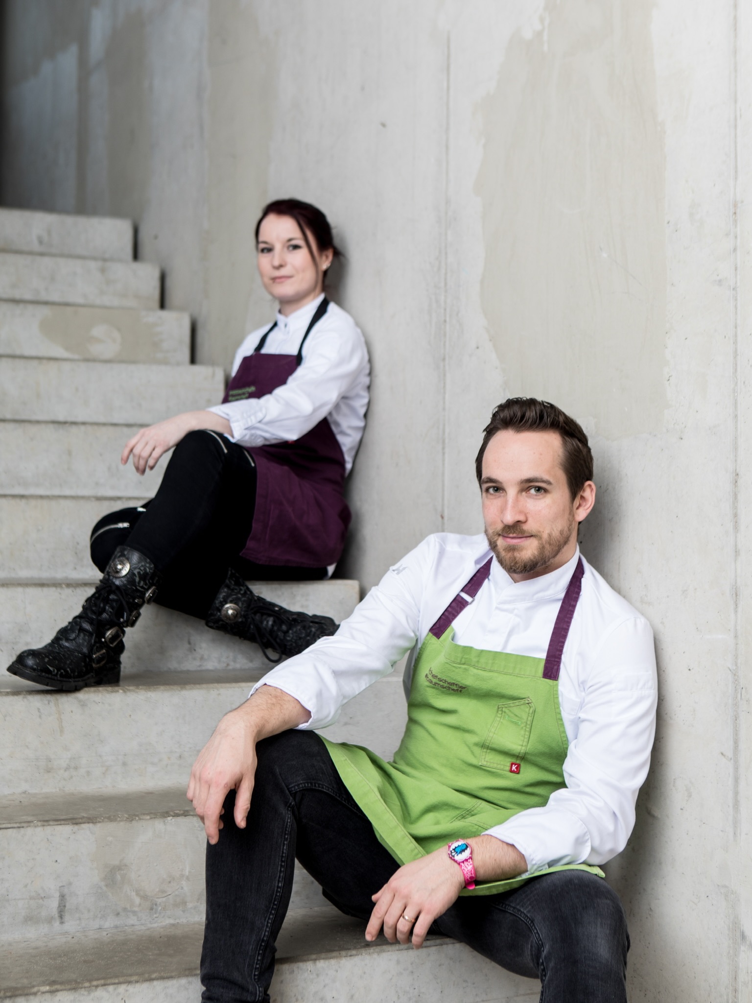 8 JAHRE neo|biota ✨
Zwischen Frühstücksservice, Dinner-Abenden und Wochenenden voller Gäste blieb kaum Zeit, innezuhalten – und trotzdem möchten wir diesen Moment feiern:
Am Freitag wurde das neo|biota 8 Jahre alt 💚
Auch wenn es sich wie gestern anfühlt, dass wir dieses erste offizielle neo|biota-Fotoshooting mit @jenniferbraunfotografie gemacht haben, gab es seitdem doch:
8 Jahre bestes Frühstück in Köln
8 Jahre Fine Dining
8 Jahre Nachhaltigkeit
8 Jahre besondere Begegnungen
8 Jahre die besten Gäste, Mitarbeiter, Partner und Produzenten
Was im Mai 2018 offiziell begann, ist heute so viel mehr als ein Restaurant.
Danke an alle, die uns begleitet, unterstützt, besucht und weiterempfohlen haben. 🫶🏼💚
Ohne euch gäbe es diese Geschichte nicht.
Auf die nächsten Jahre voller Genuss, Ideen und gemeinsamer Abende 🥂
DANKE FÜR 8 JAHRE 💚
Erik & Sonja
#neobiota #neobiotaköln #8jahre #jubiläum #finedining
