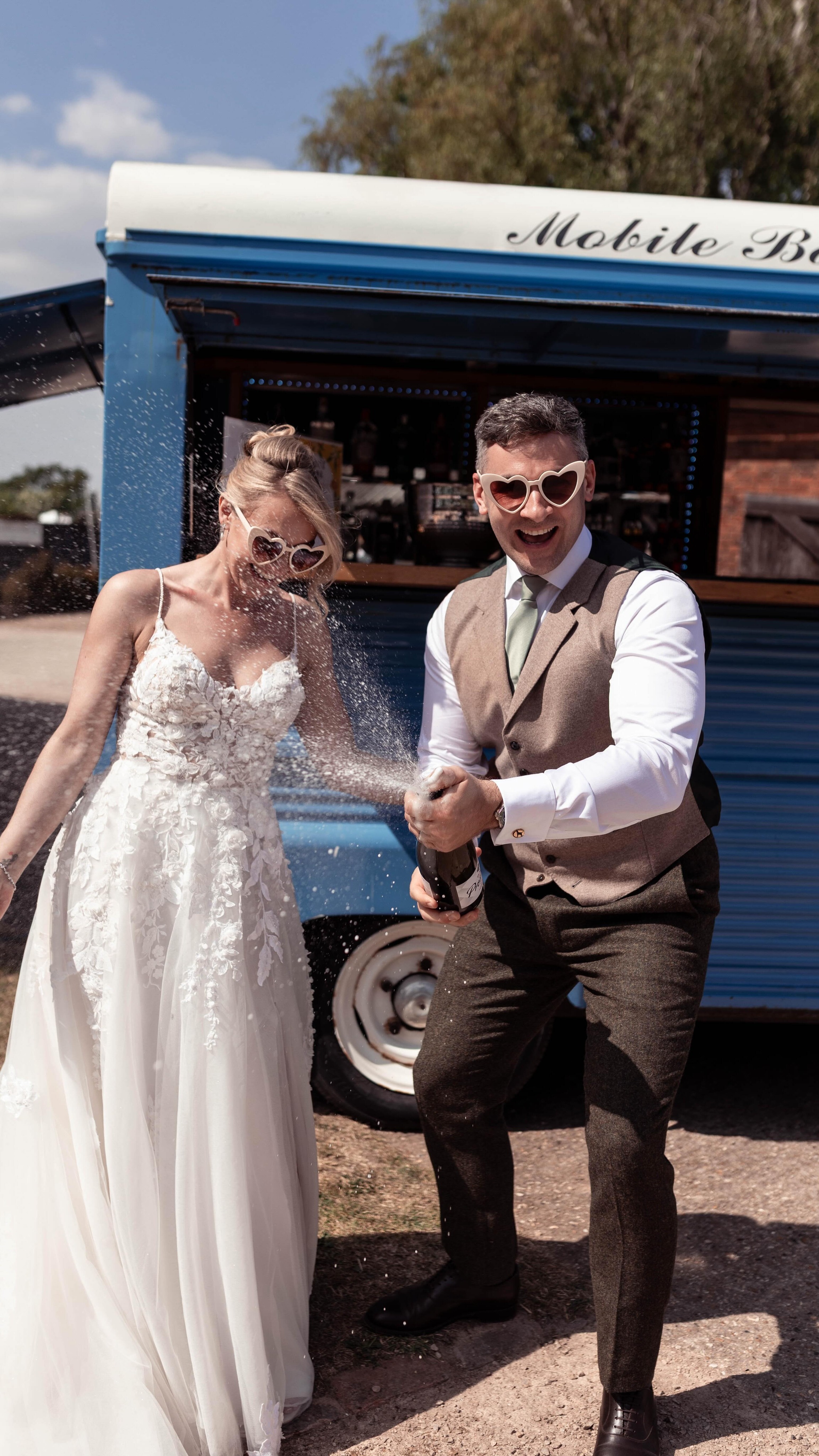If this is your vibeā¦
Itās mine too so message me your date and Iāll let you know my availability
#hertfordshireweddingphotographer #roseraephotography #youdoyou #londonweddingphotographer #hertfordshireweddingphotography
Front cover/vid
Venue @maydencroftmanorweddings
Photography @roserae_photography
Mua @catbowemakeup
Hair @hairbycristina.x
Florist @bloom_in_gorgeous
Stationery @calistaandbelle
Celebrant @thehertscelebrant
Cake @atyourwishcakes
China hire @elegancechinahire
Styling @dress_it_yourself_
Dj @so_discos
Photobooth @waterfallphotobooth
Bar @banquetinnbars
Confetti @justhitchedconfetti
Dress designer @dandolondon
Dress boutique @oliversbridalformalwear
Models Stacy and Nick @stacey.wilkinson_x