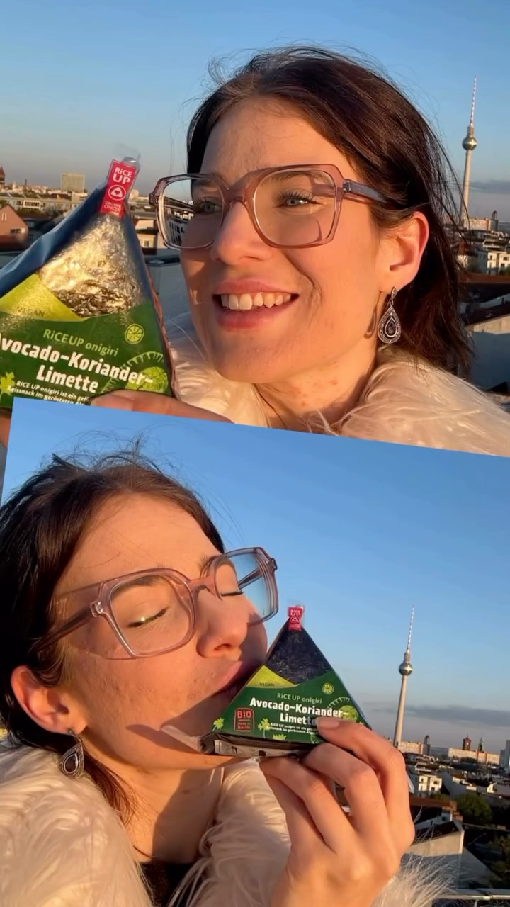 Foodcrush: ONIGIRI. 🍙💚
Wenn der Snack so gut ist, dass aus „nur kurz probieren“ direkt große Gefühle werden.
RiCE UP ist Teil von Berlin isst anders und geht in eine neue Woche — also steppt in euren nächsten Biomarkt, schnappt euch frische Onigiri und verliebt euch ein bisschen mit.
Onigiri wie selber gemacht. Nur einfacher. Und schneller. Und ziemlich crushwürdig.
#RiCEUP #BerlinIsstAnders #Onigiri #BioSnack #SnackCrush
www.berlin-isst-anders.de/finde-deinen-food-crush