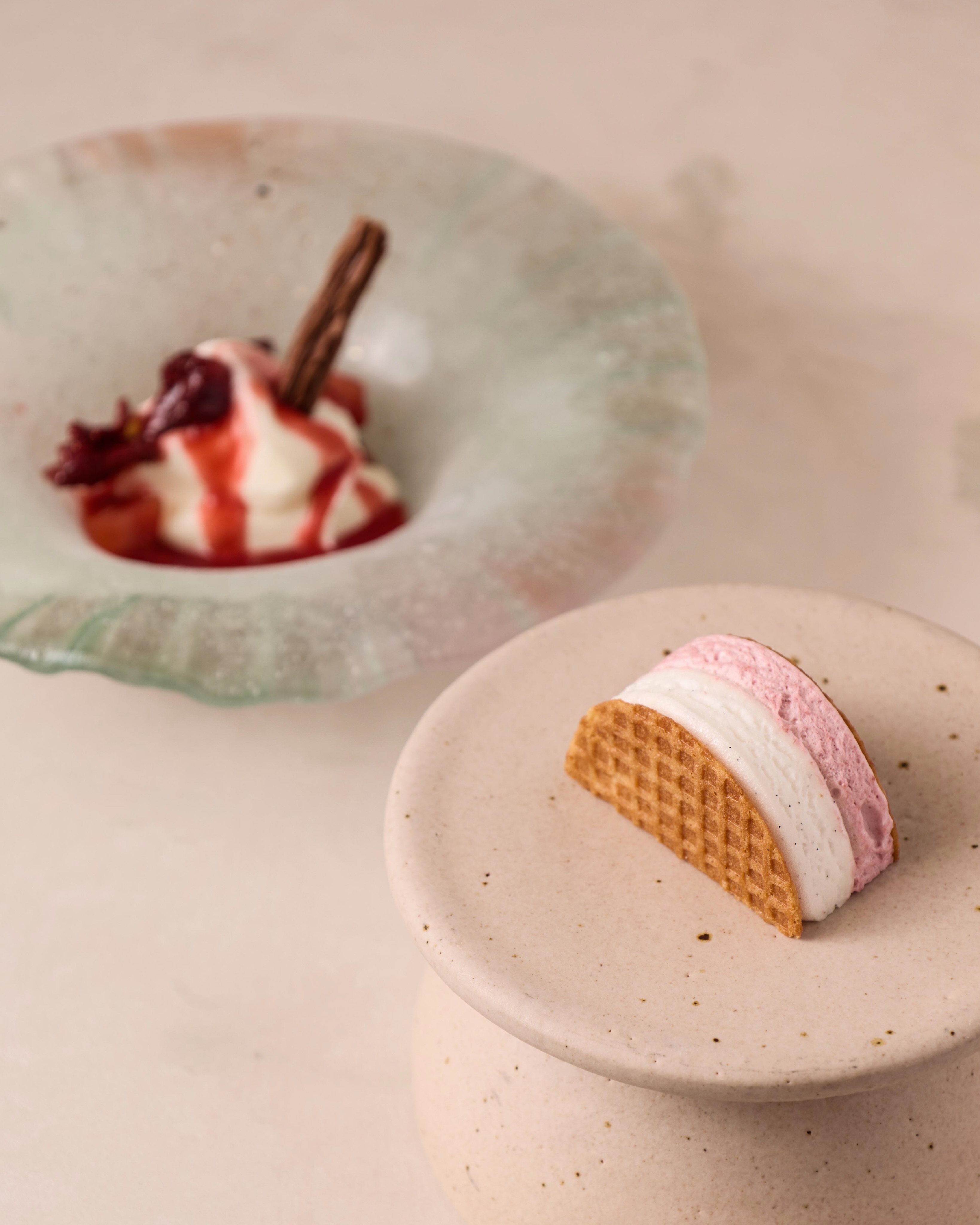 A pairing of dessert and cocktail at Moda, where local ingredients are crafted with care. The Clarified Strawberry Cheesecake Cocktail sits alongside a vegan Sweet Cicely and Strawberry Dessert, each offering layered flavour and balance.
A refined end to the meal, where sweetness is light, locally sourced
and composed to complement the dining experience.
Join us at Moda and experience the full tasting menu.
#cotswolds #finedining #cocktails