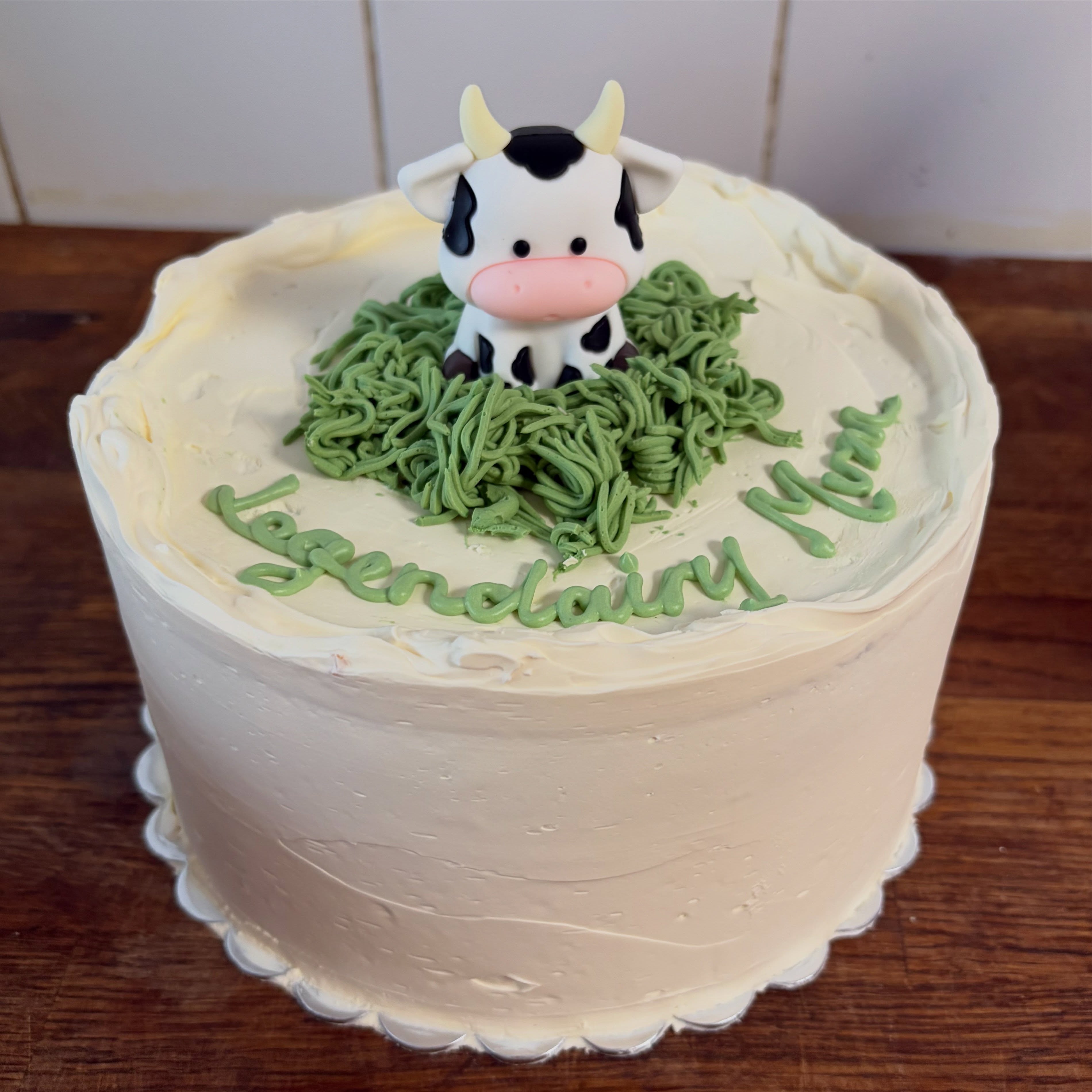 A cake to celebrate the end of this Mama’s breastfeeding journey! Can’t take credit for the inscription… excellent punmanship! 🐄😆
#celebrationcake #dealkent #dealkentuk #kentcakes #bespokecake