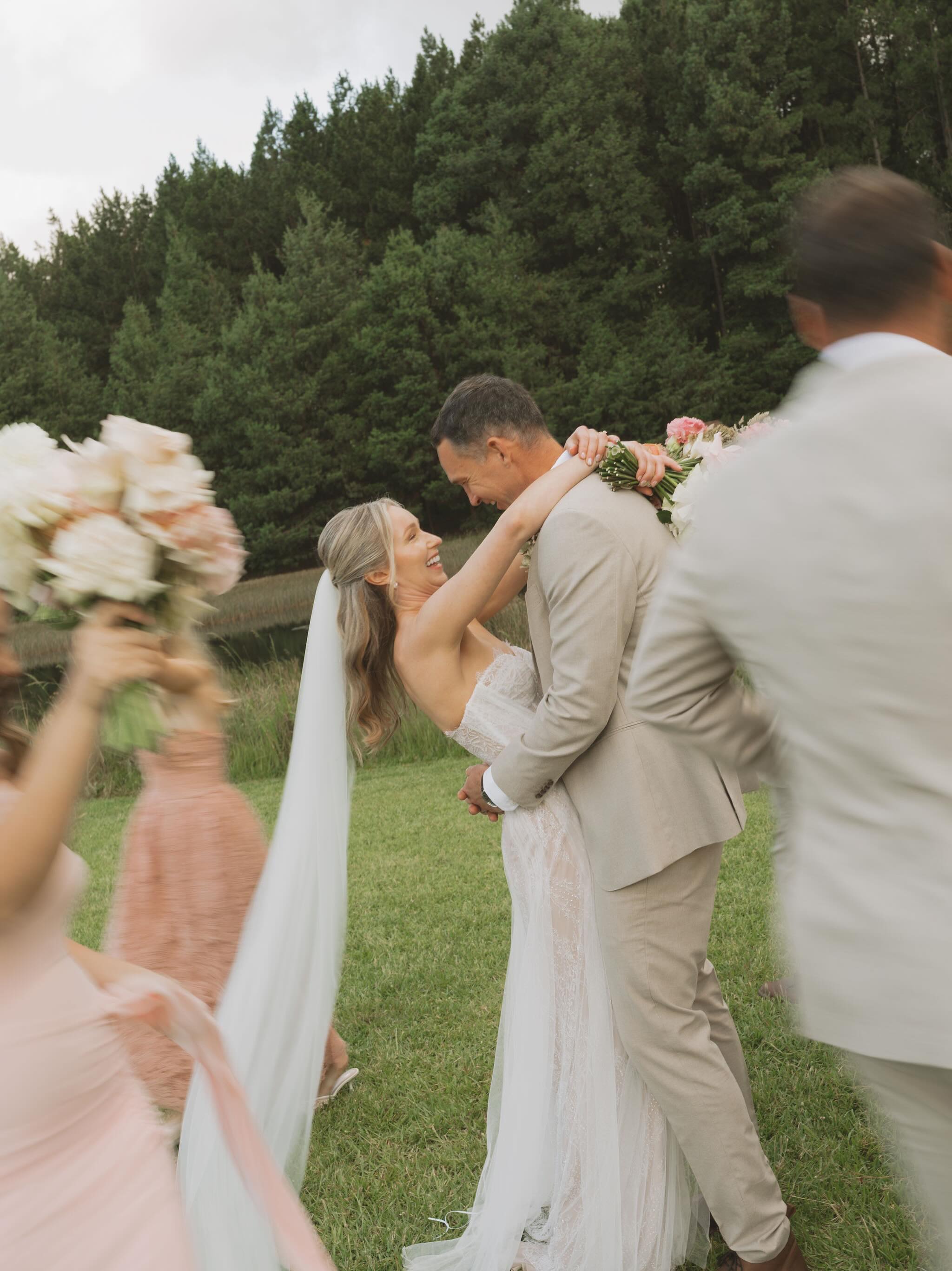 Lindsay 💍✨
Looking at these photos and reminiscing on this day these words come to mind: elegant, soft + gentle love, steadfast joy, genuine princess poise and true beauty🥹🤍
Dream team 👇🏽
Bride @lindsayharvey24
Photos @mishalee.za
Video @taylored_films
Venue @haycroftfarm
Makeup @kissandmakeupkzn
Hair @glow_hmua 🫶🏼
Dress @morgan_davies_bridal
Flowers @adore_weddings
Planning @service.excellence
.
.
#wedding #southafricanwedding #destinationwedding #bridalhairandmakeup #weddinghairandmakeup