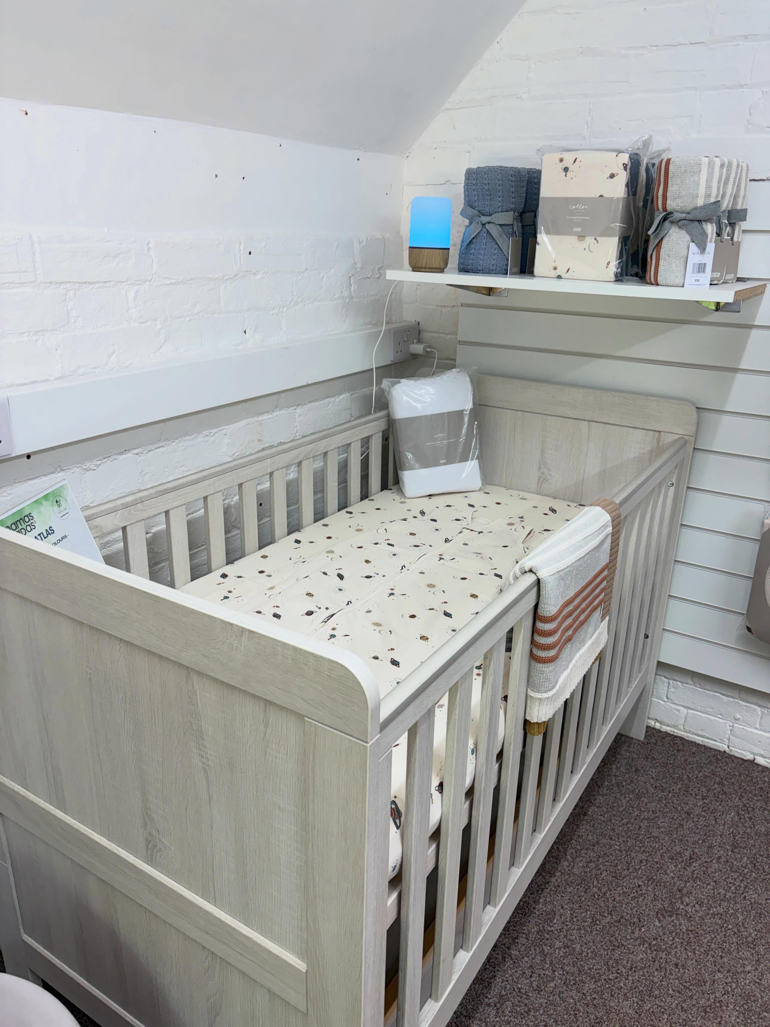 Mamas and Papas Atlas Cotbed in White matched with the Planets Bedding Range - creating an out of this world nursery for your little one🚀🪐
Available to view and purchase in store
@mamasandpapas
#mamasandpapas #planets #space #babynursery #bedding
