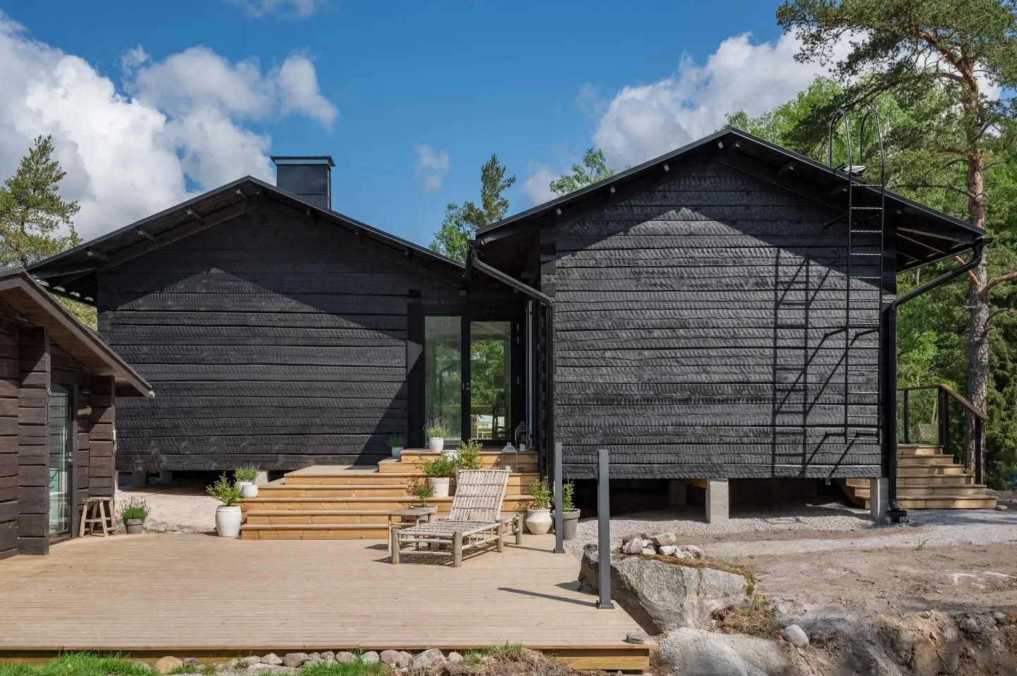 Et nytt kapittel på familieøya
Featured today in Norway’s @interior_magasinet , this holiday home on a rocky headland demonstrates how modern design can integrate with traditional construction. Designed to complement an existing 1985 cottage, the building is divided into two interconnected parts with pitched roofs, linked by a central entrance hall. This stepped layout provides protection from the archipelago winds, breaks up the large south facade, and ensures sea views from both bedrooms.
Architecturally, the structure combines hand-carved local pine logs with a pillar-and-beam system that supports large windows, framing two distinct views through the building toward the coast. The black exterior helps embed the new villa into the landscape, while the interiors feature sun-faded tones, wedge-cut pine flooring, and beige Jura limestone in the entryway and bathroom.
The open-concept layout includes a spacious kitchen centered around an island for cooking and gathering, alongside a traditional butler’s pantry (skafferi) requested by @leeaafheurlinaktan . The villa operates with natural ventilation, underfloor heating, and a geothermal system.
👉 Swipe to see the photos by @multifoto.fi which feature a different selection of views than those published in the magazine.
#scandinavianarchitecture #nordicdesign #hirsimökki #architecturehunter #finnisharchitecture