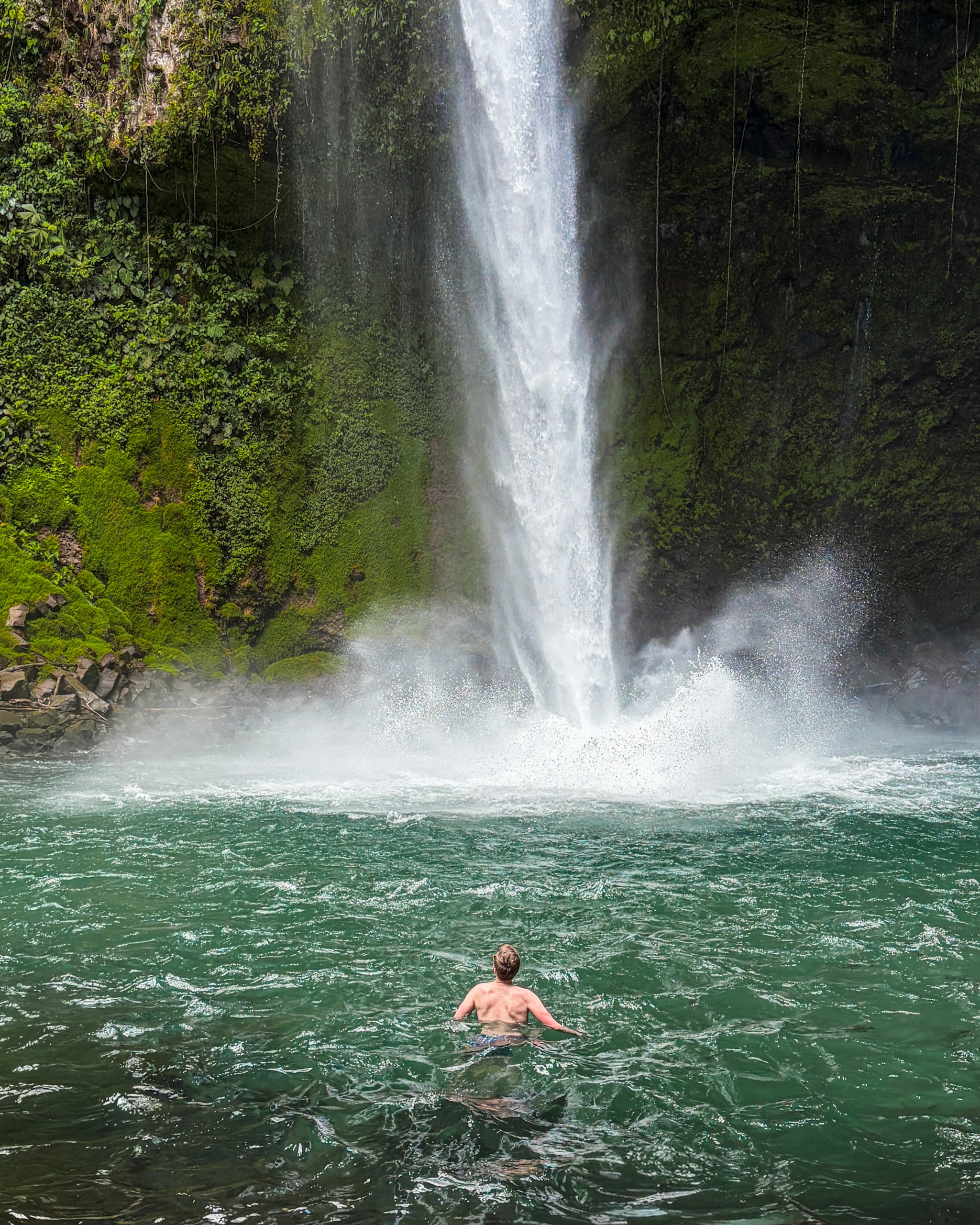 LA FORTUNA - WHAT YOU DONT SEE ON SOCIAL MEDIA
What you don’t see on instagram is
a) how cold the water was ,
b) how strong the waterfall force was, and
c) how many slippery rocks he’d had to climb to get here 🥇
Thankful for a partner who’d happily be the muse in any photo I’d love to have but too frightened to actually partake in 😂
.
.
For more travel tips and inspiration, follow @travelwiththelaws! With adventures spanning 80+ countries, I’m here to help you discover the world’s hidden gems. 🌎